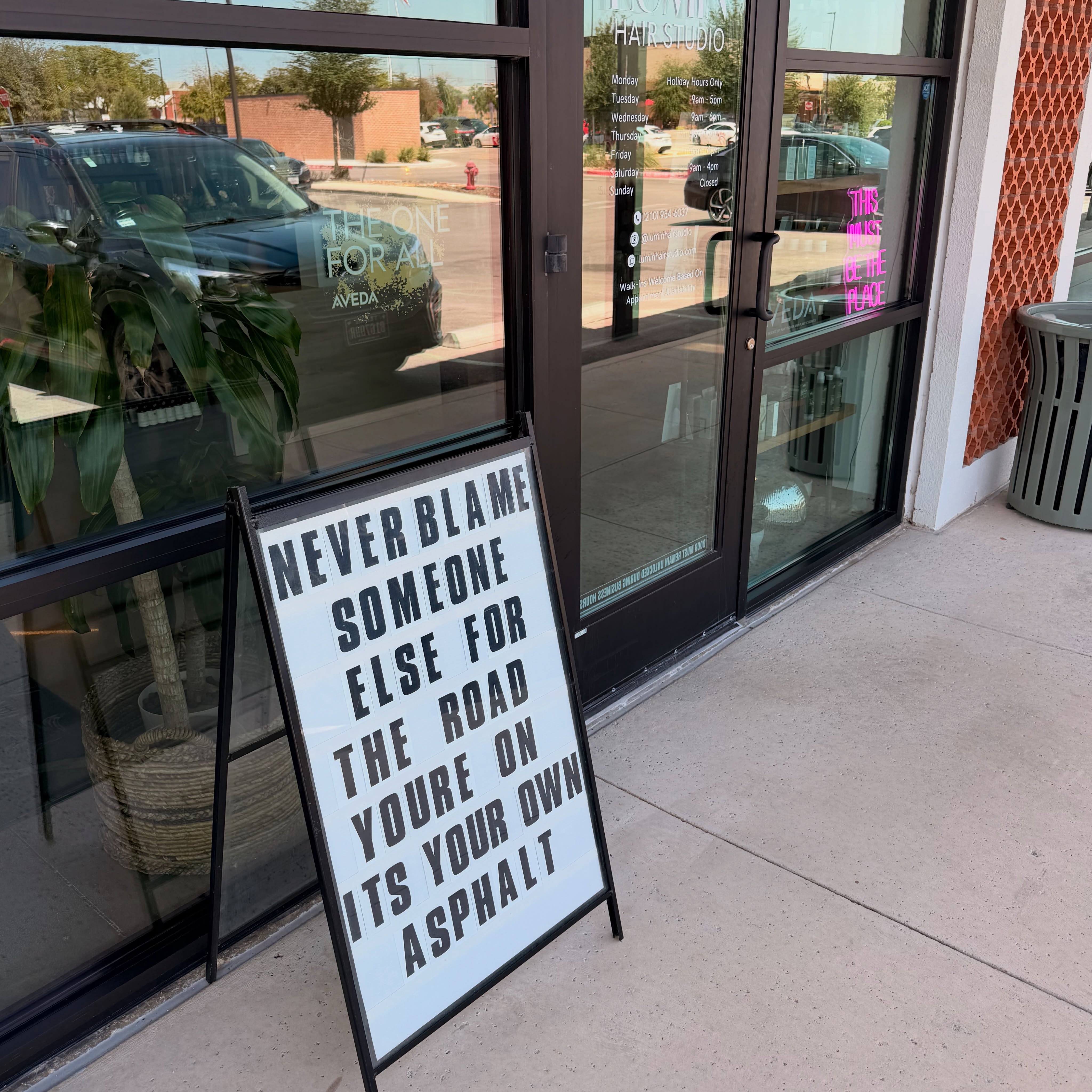 Daily dose of sunshine 🌞
#luminhairstudio #elarroyosign #hairsalonnearme #salonhumor