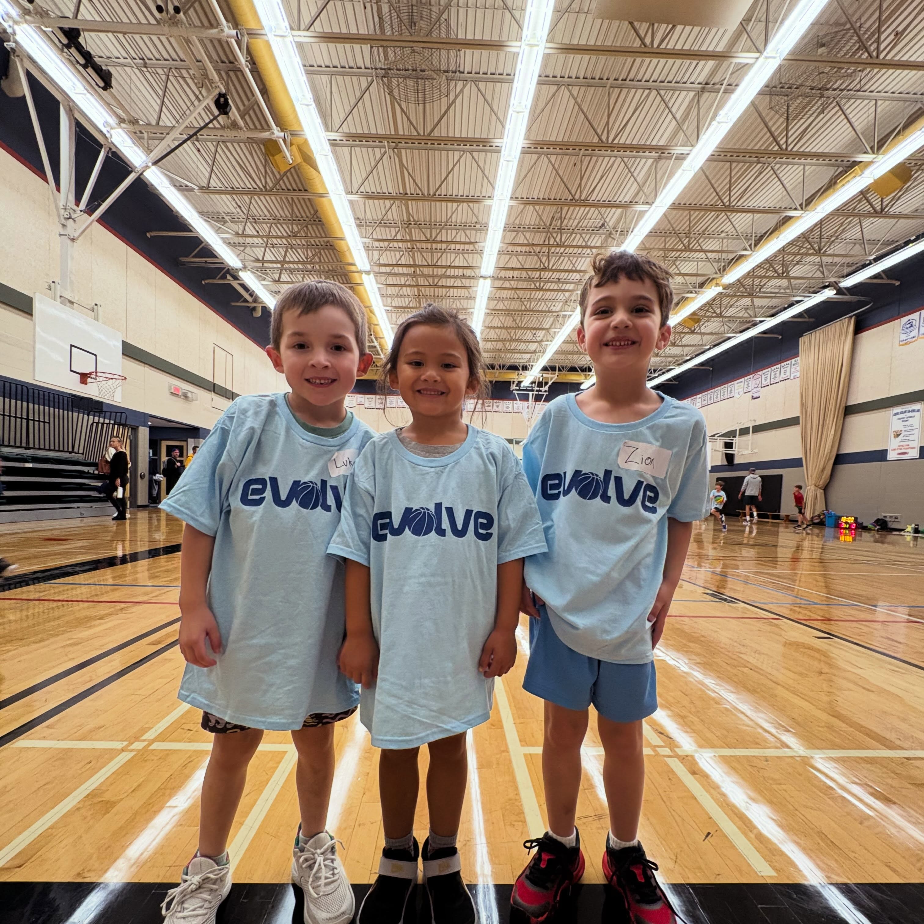 Our Grassroots Bilingual Program started yesterday and the kids were all smiles!
Our coaches had a blast!
If you want to come evolve with us, there is limited room in our classes! Check us out at www.winnipegsportinstitute.com/evolve-basketball-development