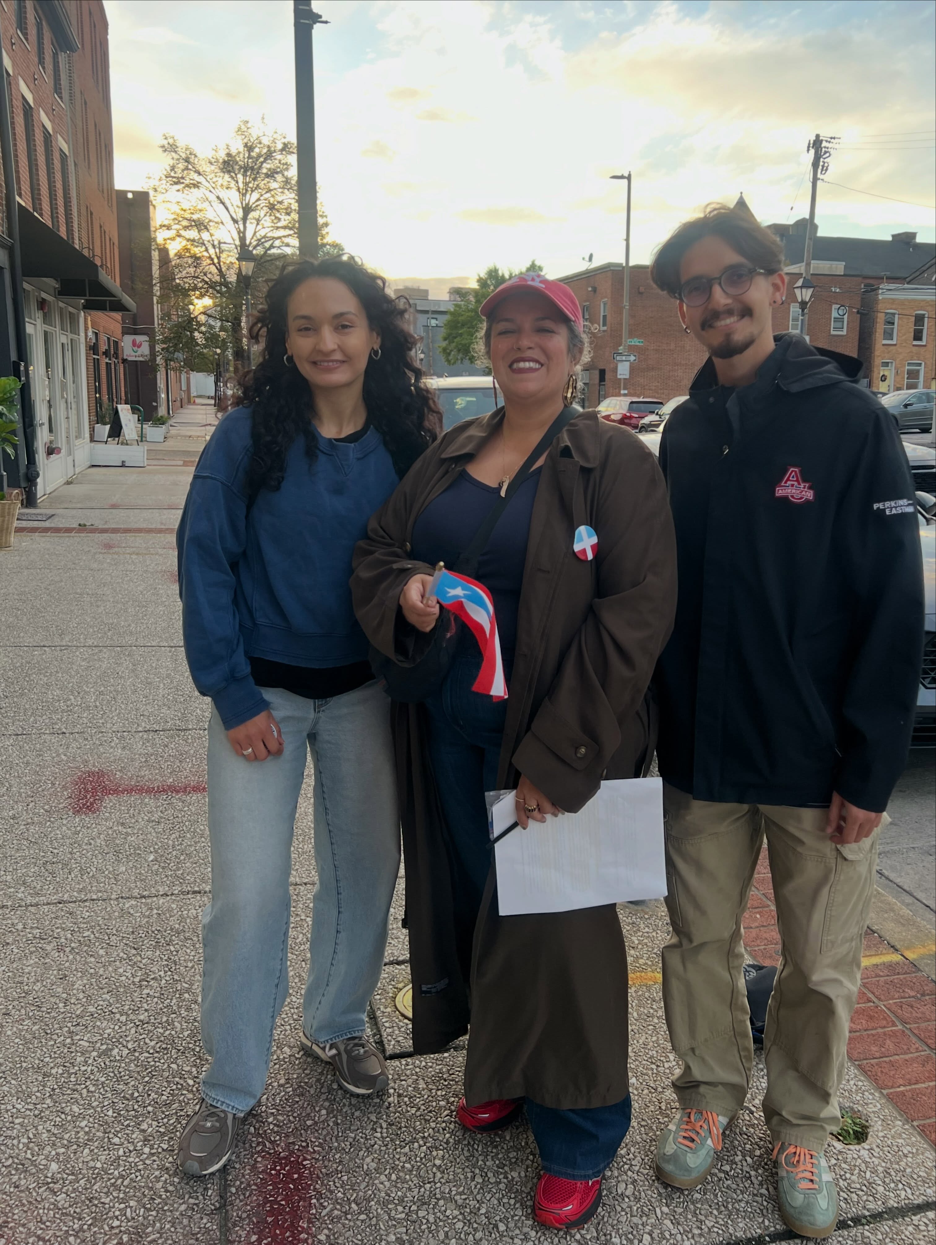 It was especially meaningful to host @tolas_room’s first official #ElBarrioWalkingTour on the anniversary of El Grito de Lares.
Yesterday was an honoring of all Puerto Ricans, those who came before us, those who paved the way, and those who continue to fight for Puerto Rico’s independence. ✊🏽🇵🇷
Thank you for coming out and sharing in this special moment. 🩵🌺
Swipe 👉