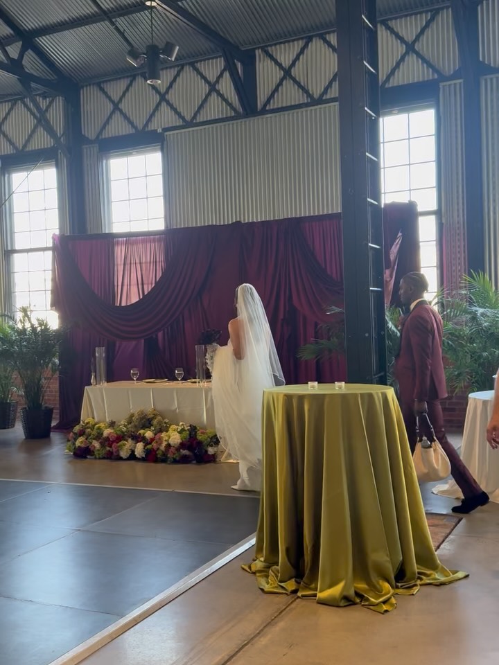Last weekend sneak peaks with Ellen & Darryl in Savannah. Beautiful fall day, beautiful design, beautiful couple, beautiful love! 🤍
#savannahwedding #georgiawedding #fallwedding #weddingplanner #sneakpeak