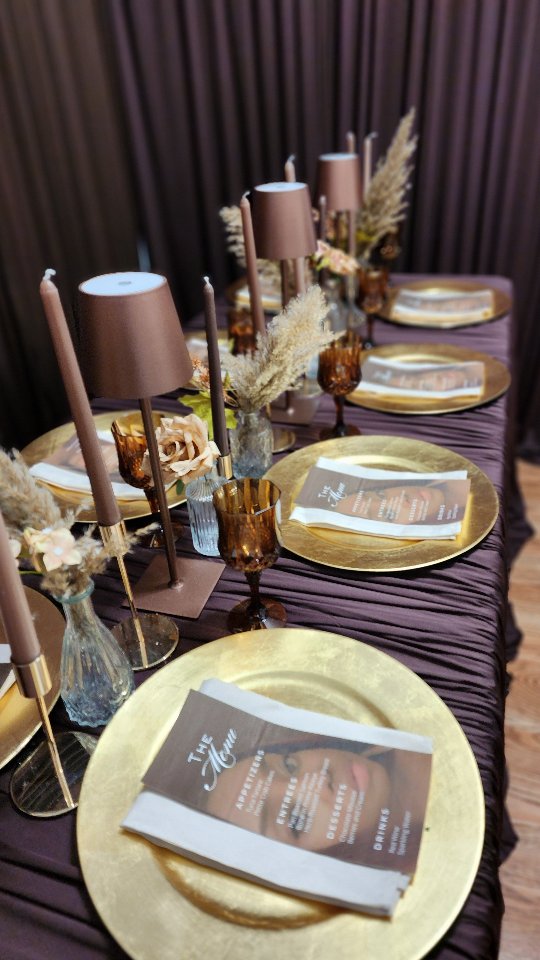Elegant. Warm. Sophisticated. Rich. Inviting.
And yes… a little bougie! 😍
#royaleclassycreations #tablescapes #brownandbougie