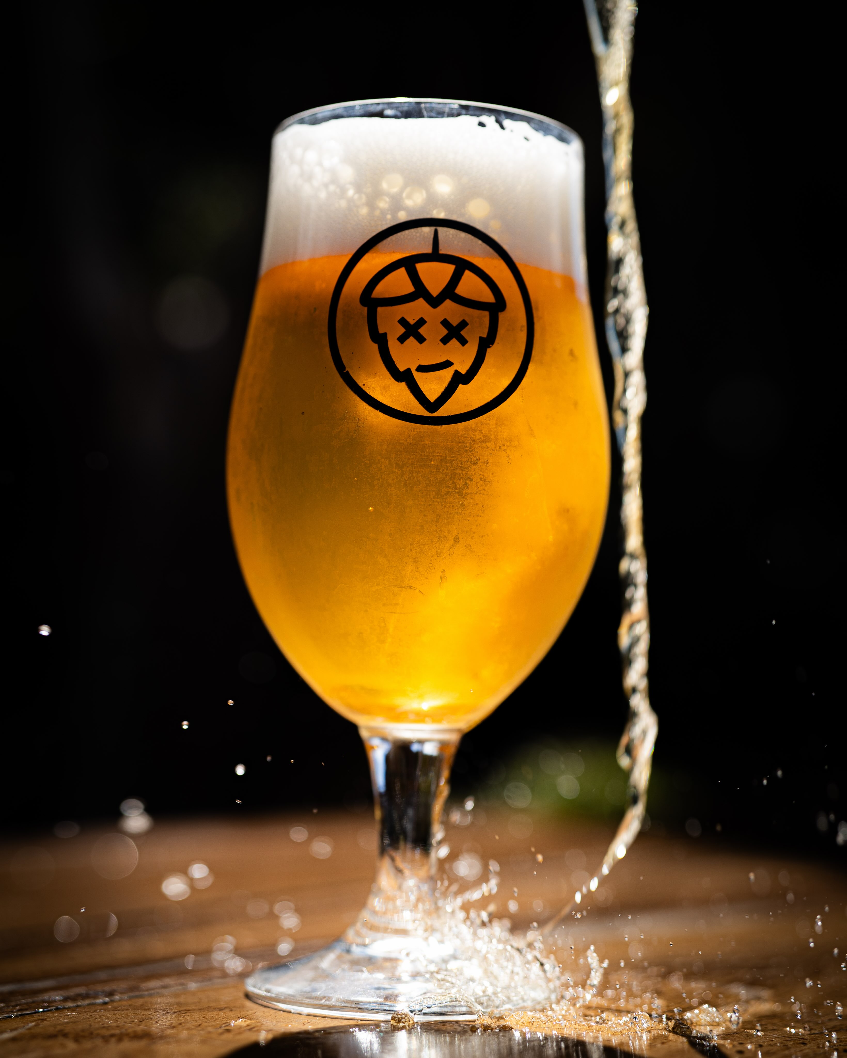 . . . n o w t a p p e d . . .
DUMPING GROUND - Pale Ale 5.2%
Light yellow to straw in colour with a clean white head.
Bright hop aromas are on display favouring notes of mixed citrus, pineapple and freshly cut grass.
Medium bodied with an approachable bitterness and light malt character.
Dry hopped with Citra and Mosaic 🌟🍻🙌
#wildhopbeer #wildhopbrewery
#paleale #perthbeersnobs #yallingup