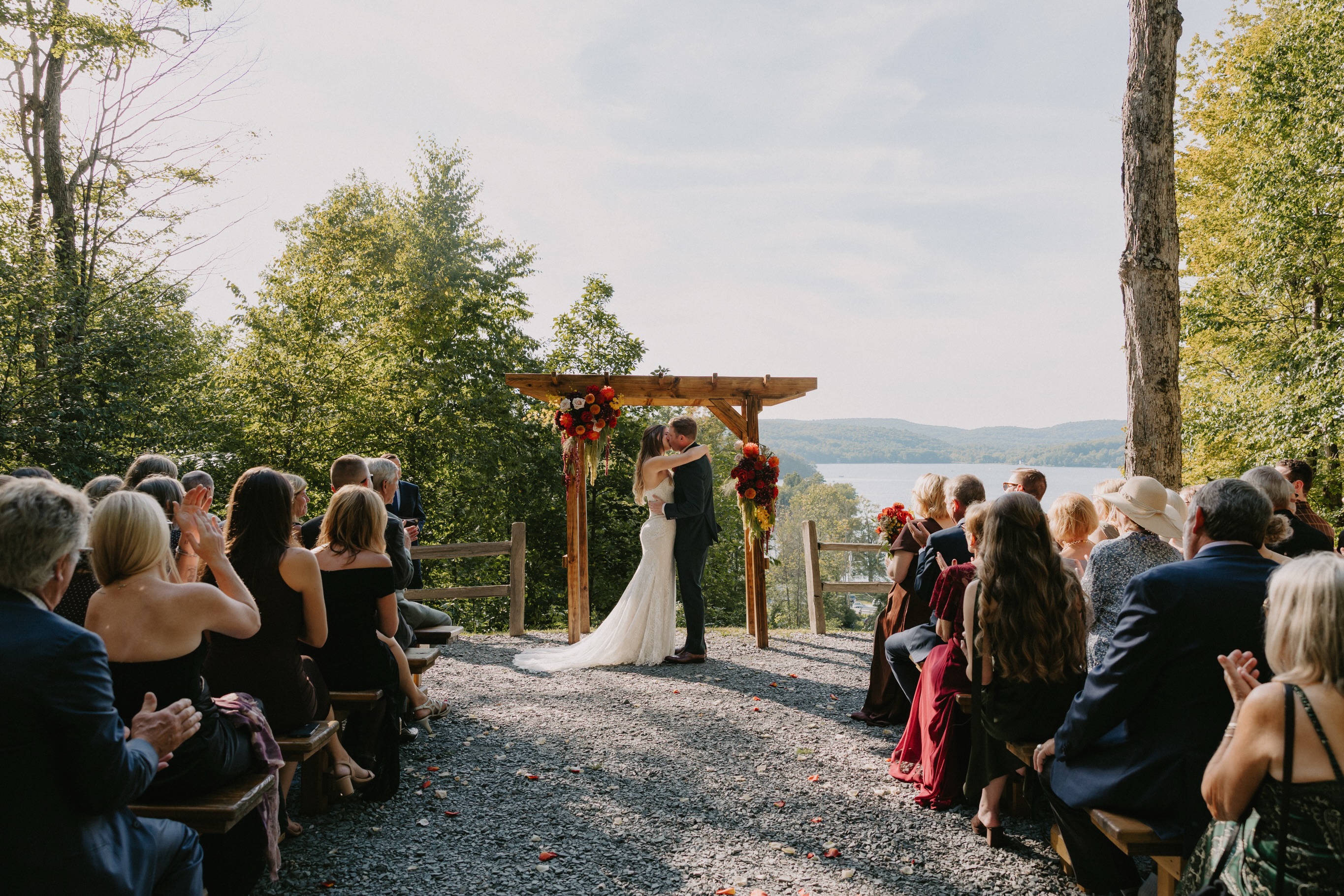 Some more from Halifax & Chris’ day ❤️ swipe through to see a few Tusker cameos, the best ring bearer and 100% certified good boy 🥹🐶
@green.house.events
@lakebomoseenlodge
@vermontweddingdj
@seventhheavenbridal
@linenshopvt
@photoboothplanetnyc
@benandjerrys
