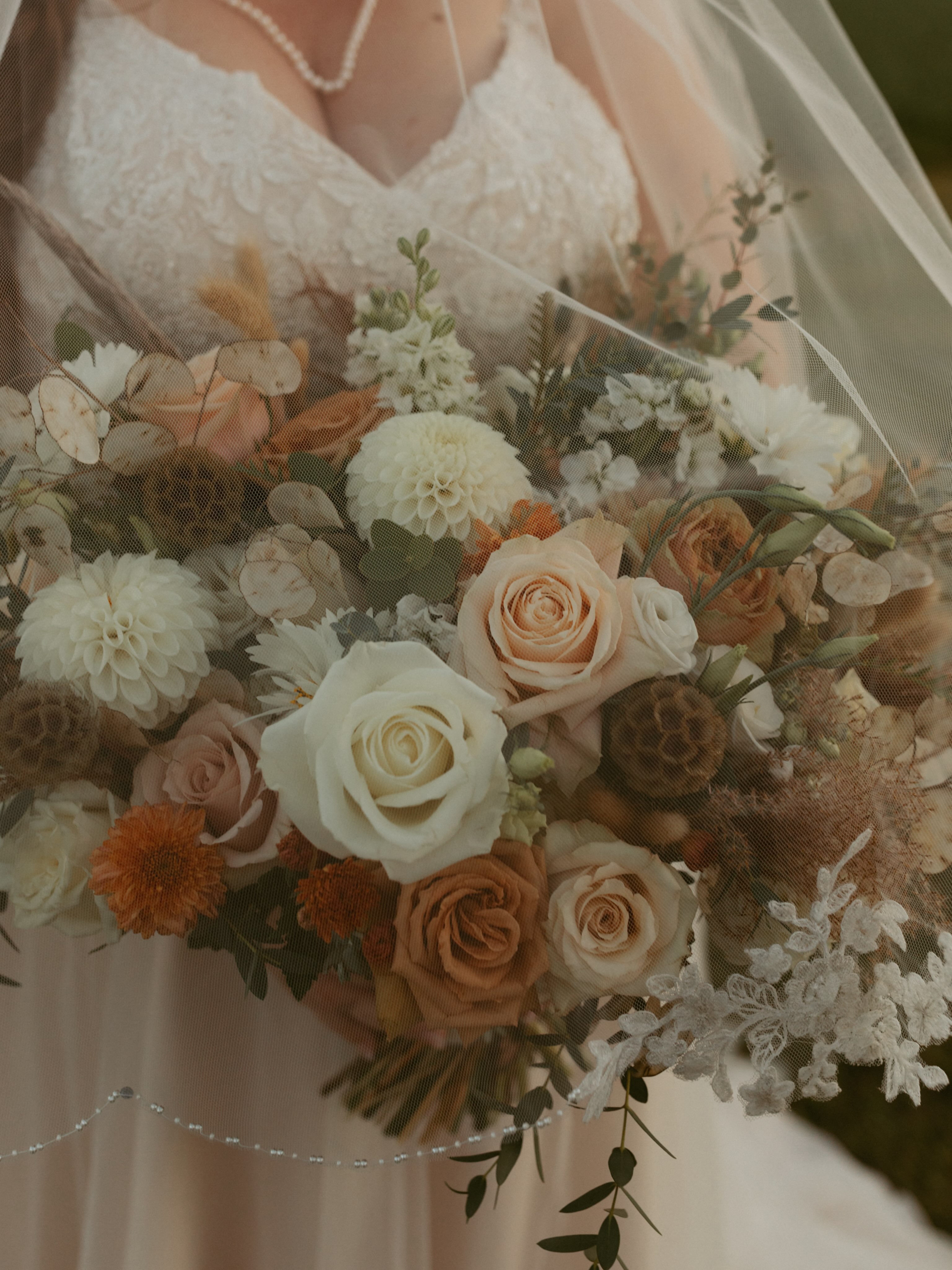 The autumn season🍂 There’s just something about fall weddings that make us feel all cozy 🤎 A little pumpkin accent 🎃, beautiful Lancaster County fall foliage 🍂, and an apple cider margarita 🍏 🍸 - sign us up 🥰
Cassidy & Drew’s Details:
Photographer: @keziah.renee
Coordinator: @aalearayy with @thebookinghouse
Florist: @erikasflowerbar
Hair: @brittanylynnbeauty
Makeup: @makeupbybreannaalexandra
Caterer: @michaelscatering
DJ: Al’s Fun Photobooth & DJ
Desserts: @lancastercupcake
Venue & Bartending: @thebookinghouse
Couple: @cassr186 & @just_drew95