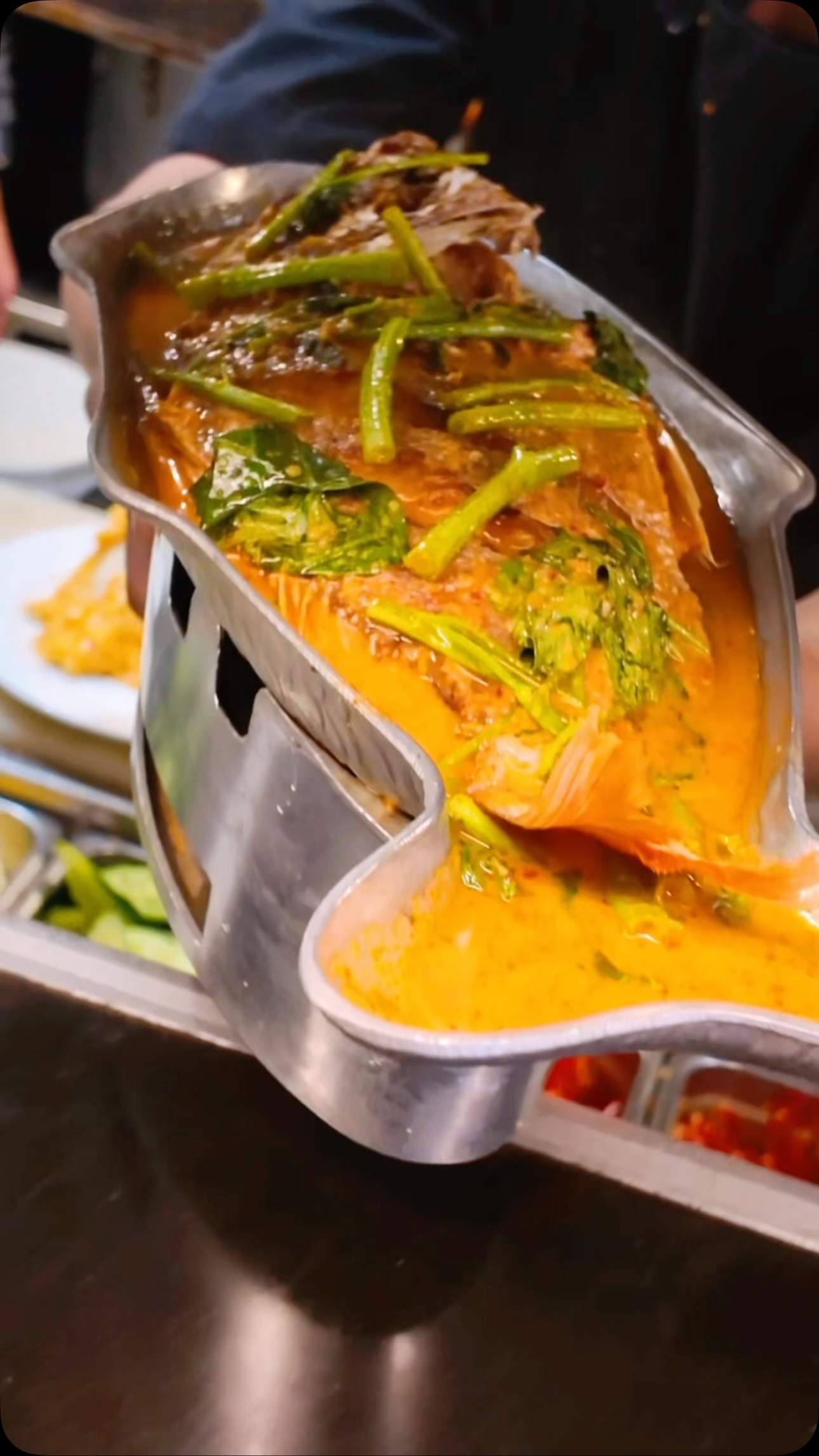 Last chance to try this one! 🐟🔥
Our Gaeng Kua Thepho Pla Tod combines crispy fried snapper with rich coconut red curry, morning glory and aromatic Thai herbs. Creamy, tangy and full of bold Thai flavour 🇹🇭✨
It’s leaving our special menu soon, so come enjoy it at Yok Yor while you still can! 👀🍽️