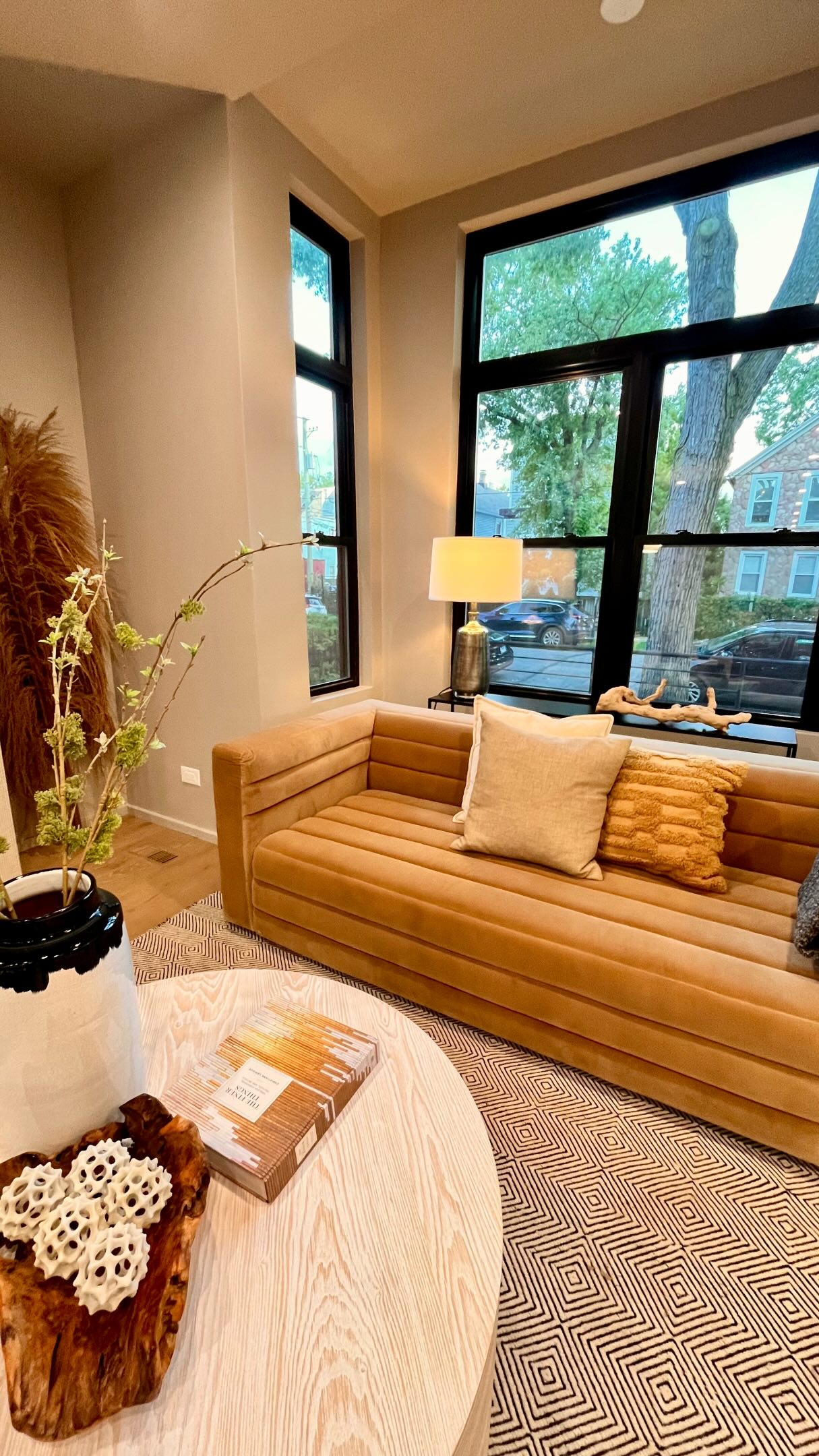 Happy Friday with a peek into a few recent projects 👀 #staging #styling #chicago #chicagorealestate #design