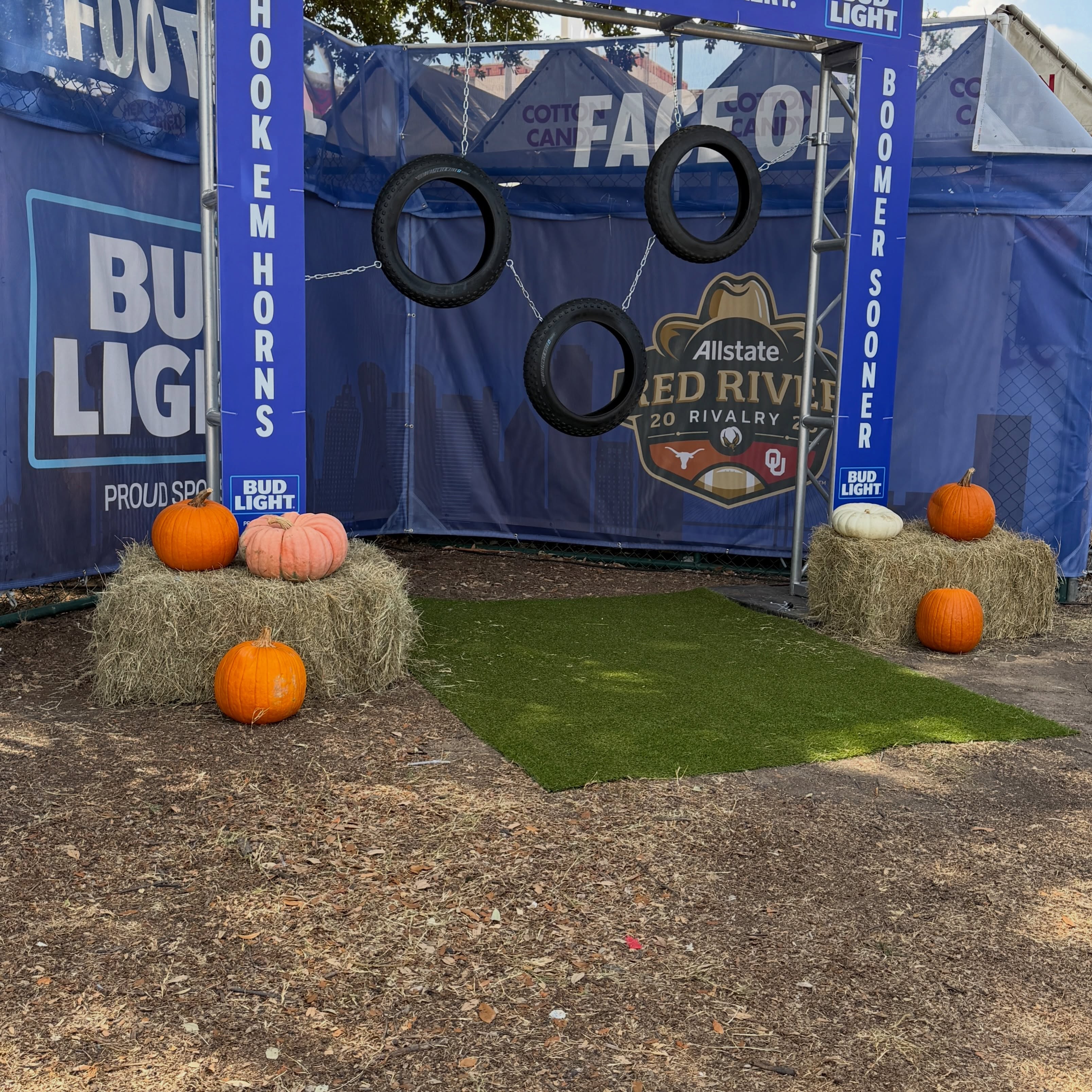 Impresión e instalación de gráficos para activación de BudLight para @conzeptos
#activation #statefairoftexas #signs #digitalprinting #texas