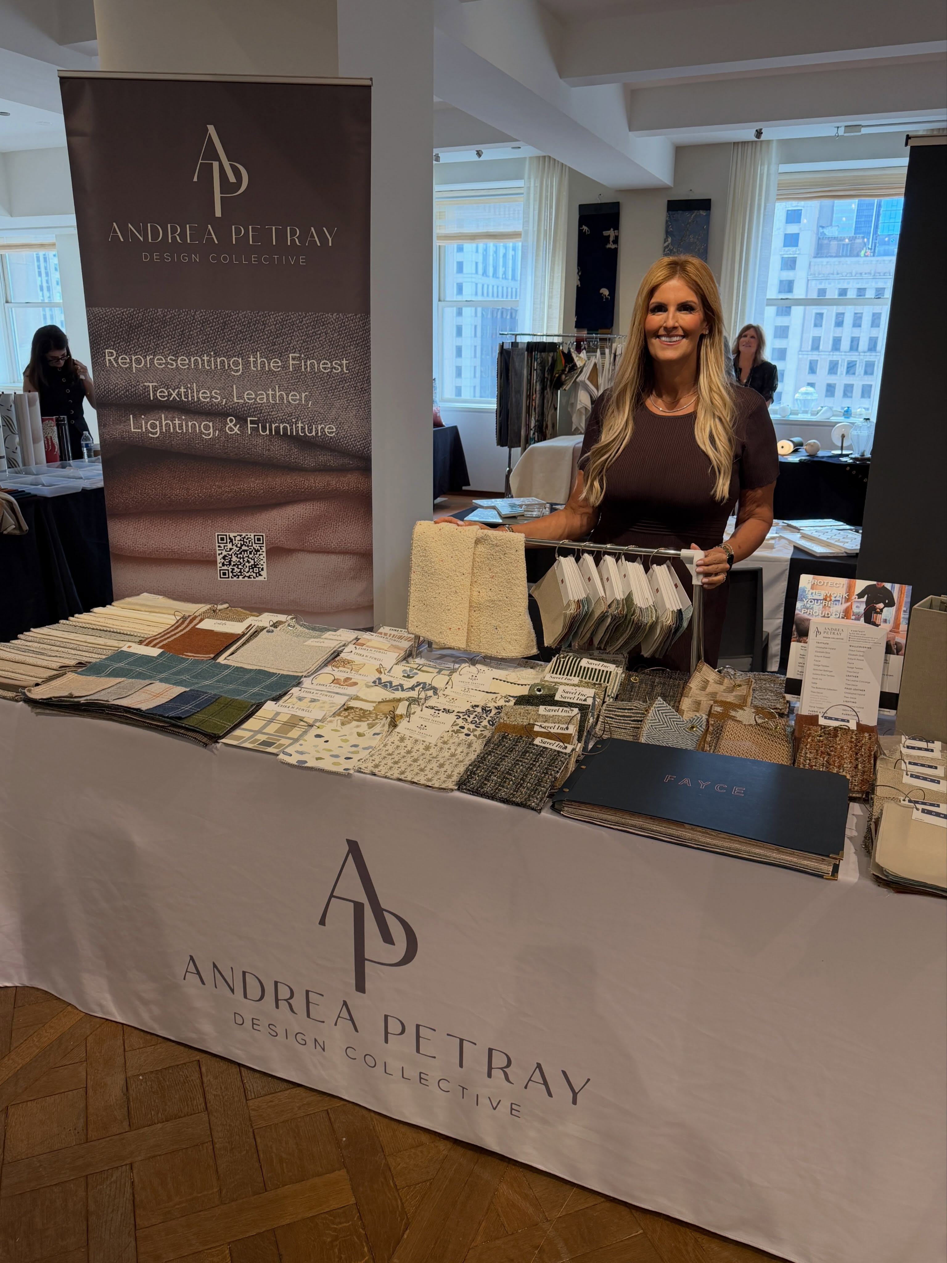 Such a fun day at Design Chicago yesterday! 🤎 Loved seeing my designer friends, catching up and talking all things design. Thank you to everyone who stopped by my pop-up to say hi and see what’s new!
@themartchicago @designerlinkcommunity