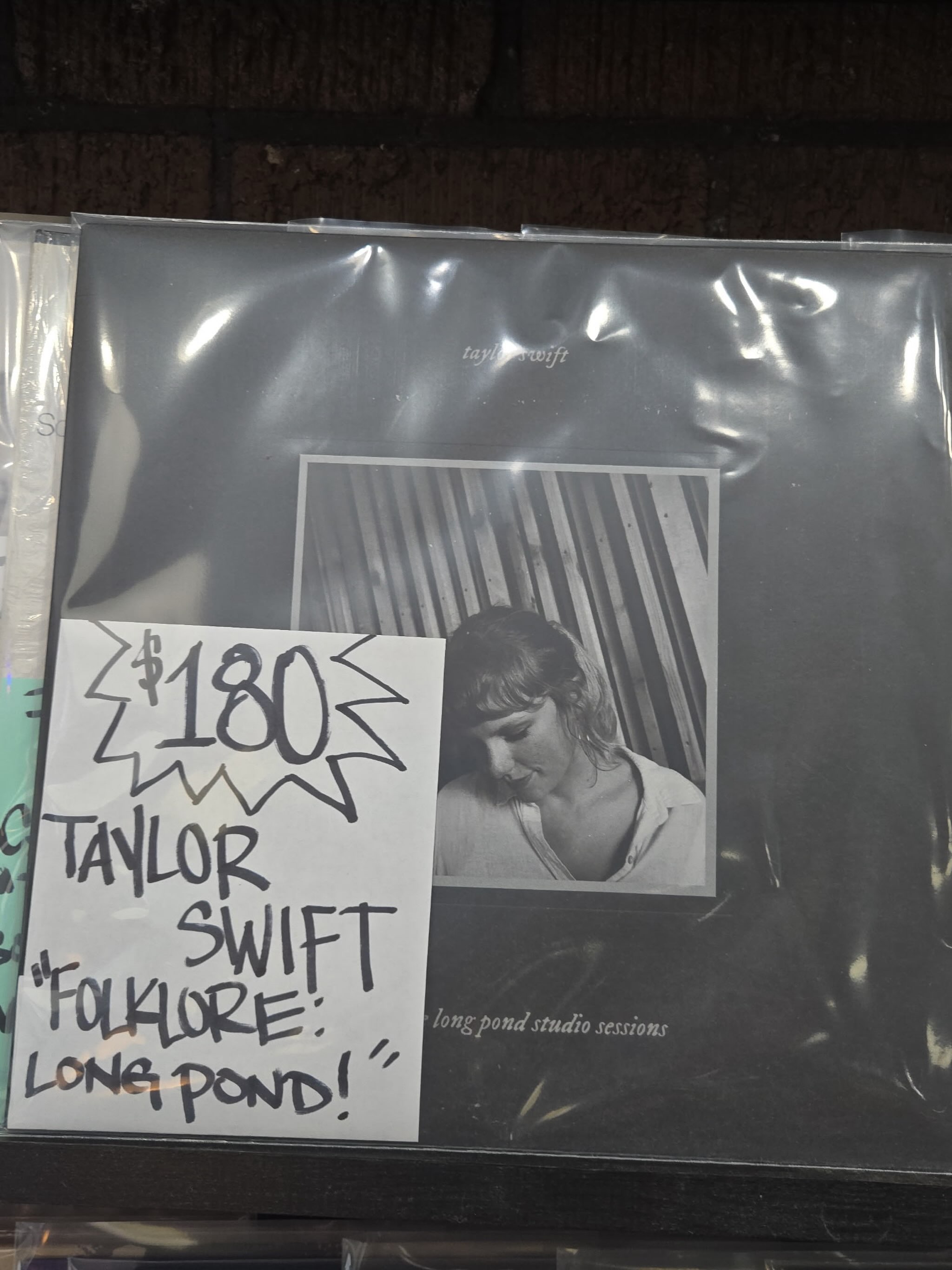 UPDATE‼️
Damnation. That was swift‼️Sold.
Bangerz action: T Swift — no holds / no shipping. First come, first served! #taylorswift #kansascitychiefs #usedkidsrecords