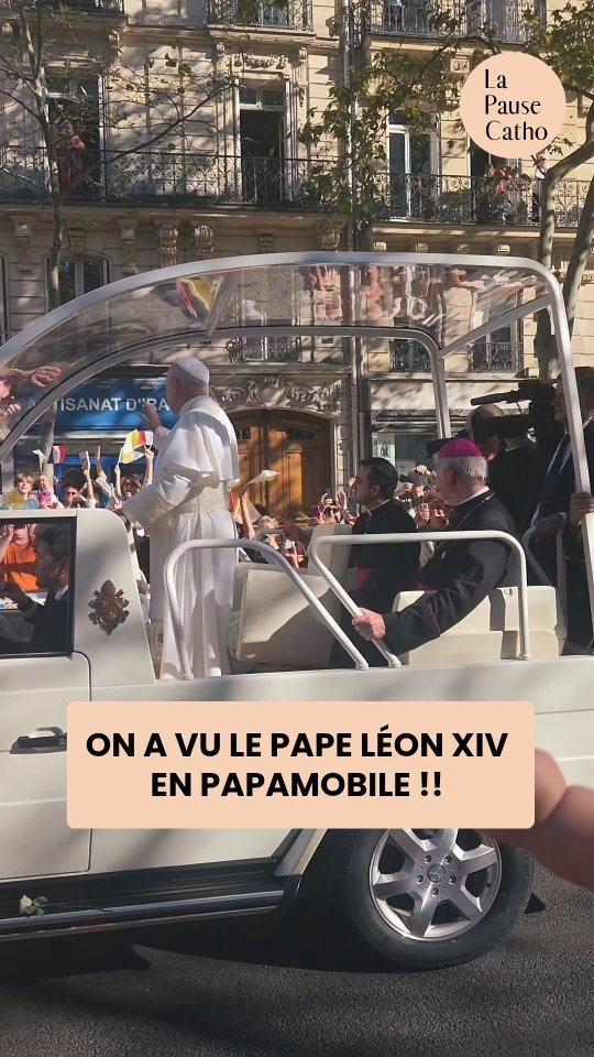 🇻🇦 Le pape Léon XIV en papamobile dans les rues de Paris ! 🇫🇷
Quelques secondes hors du temps, alors que le Saint-Père traverse la capitale à la rencontre des Français. 🤍
Vous étiez là ? 🙏🏾
_________________
#PapeLeonXIV #PapeEnFrance #Paris #Papamobile #InsidePape LaPauseCatho EgliseCatholique