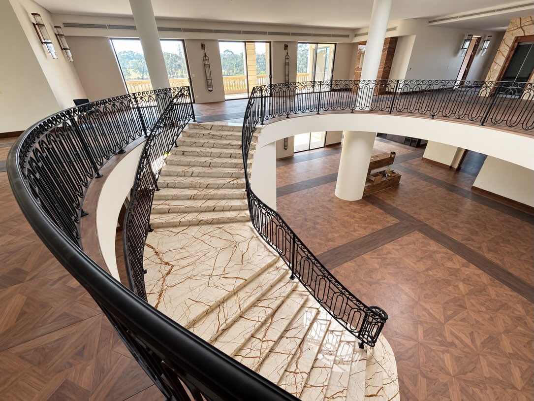 Custom Wrought Iron Stair Railings - Curved
Matt Black w. Light Bronze Edging