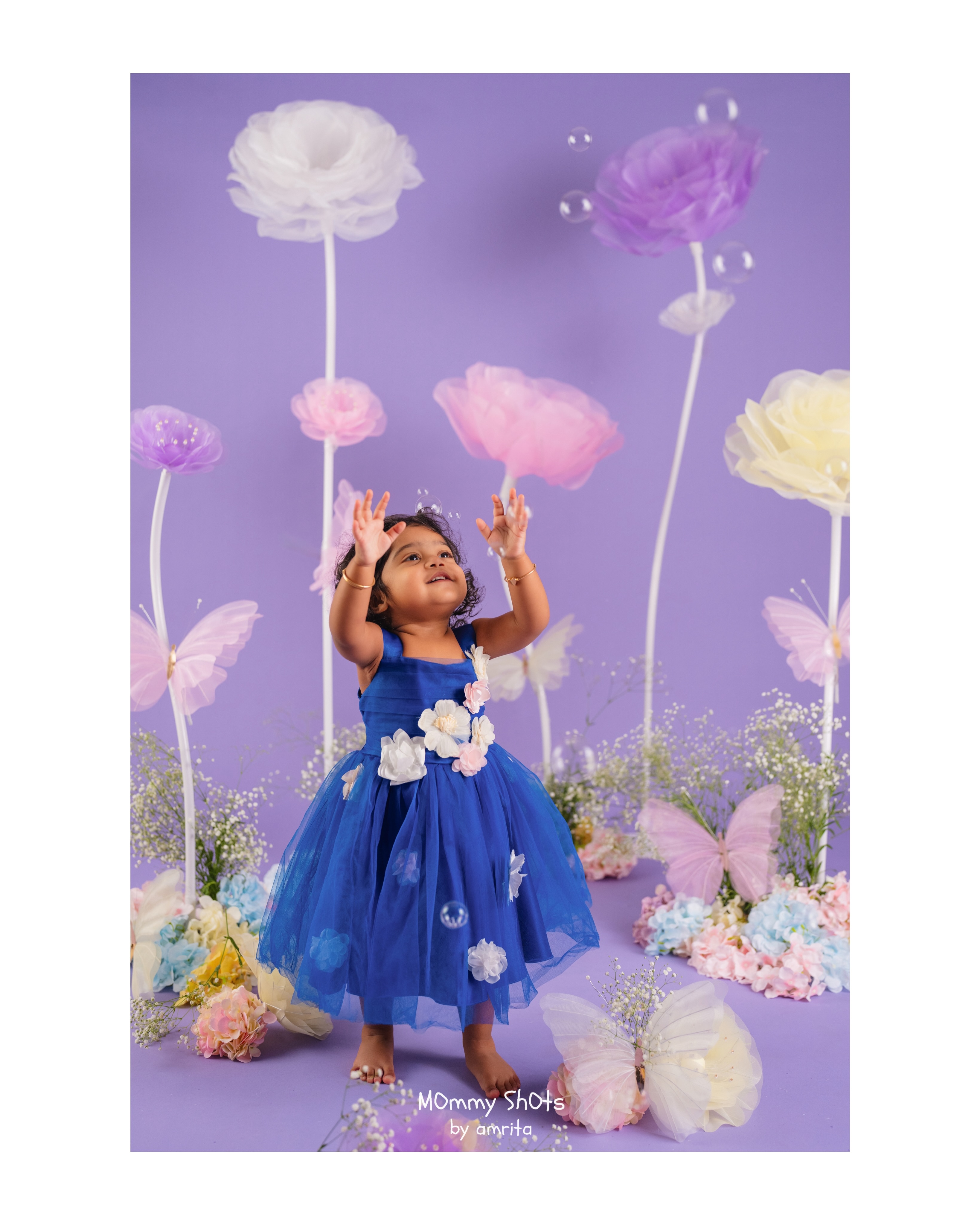 Little N walked in, ready to dance, play, and have the best time in her fairytale flower set 🫶🏼 we played her favourite songs, danced with her, and honestly had one of the best times on set.
Comment “Photo” and let’s plan your baby’s magical shoot ✨
Baby photoshoot | Indoor themed photoshoot inspo | baby photography | Flower theme photoshoot
#mommyshotsbyamrita #babyphotography #themedphotography