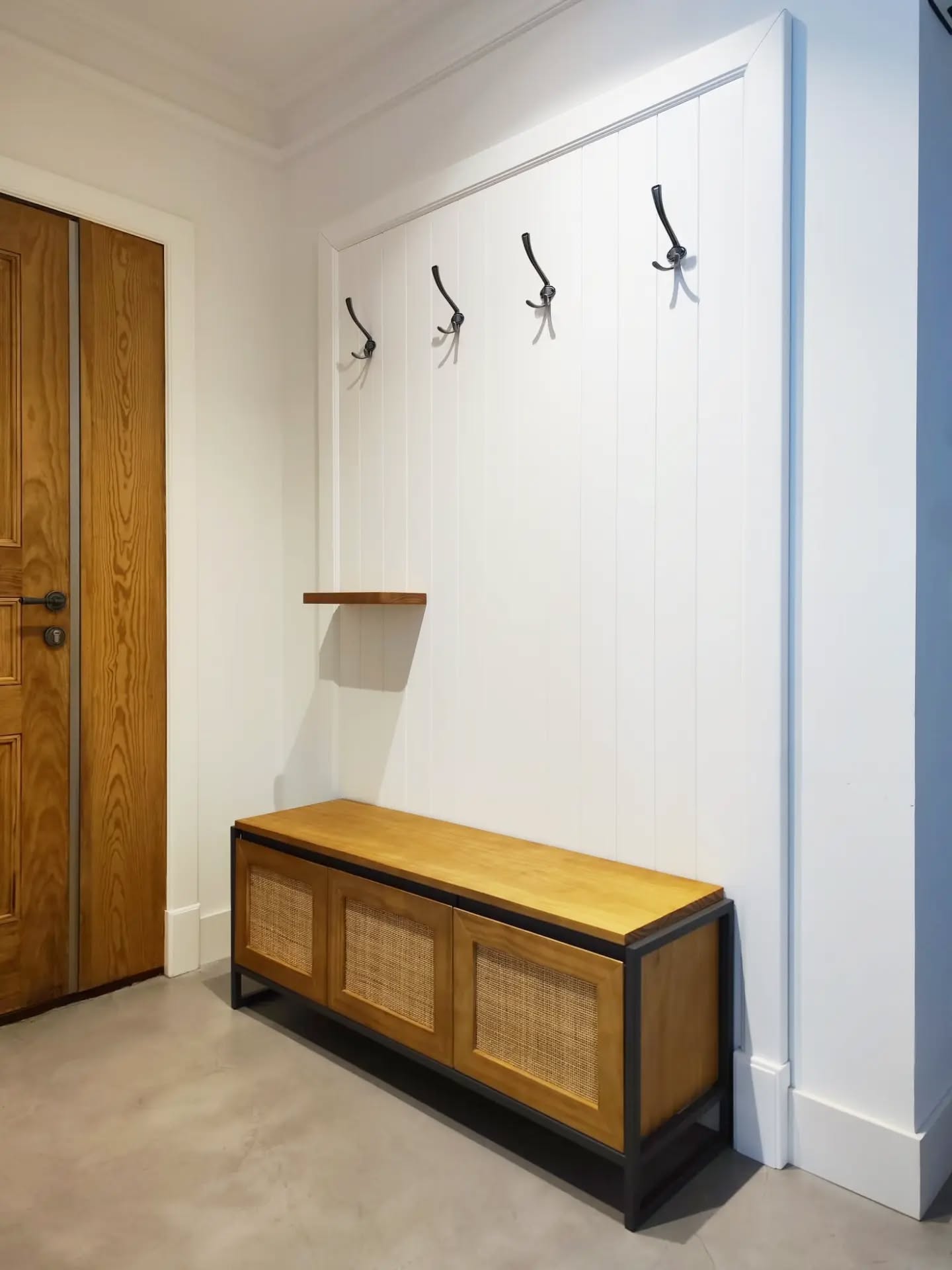 Estudio de diseño y fabricación de mobiliario.
Alma de blues 🎙️
Mueble de recibidor con banco descalzador y almacenaje.
Diseño personalizado. Adaptado a tu espacio 😉
Buen fin de semana ✨
#diseño
#mobiliario
#decoracion
#carpinteria
#muebles