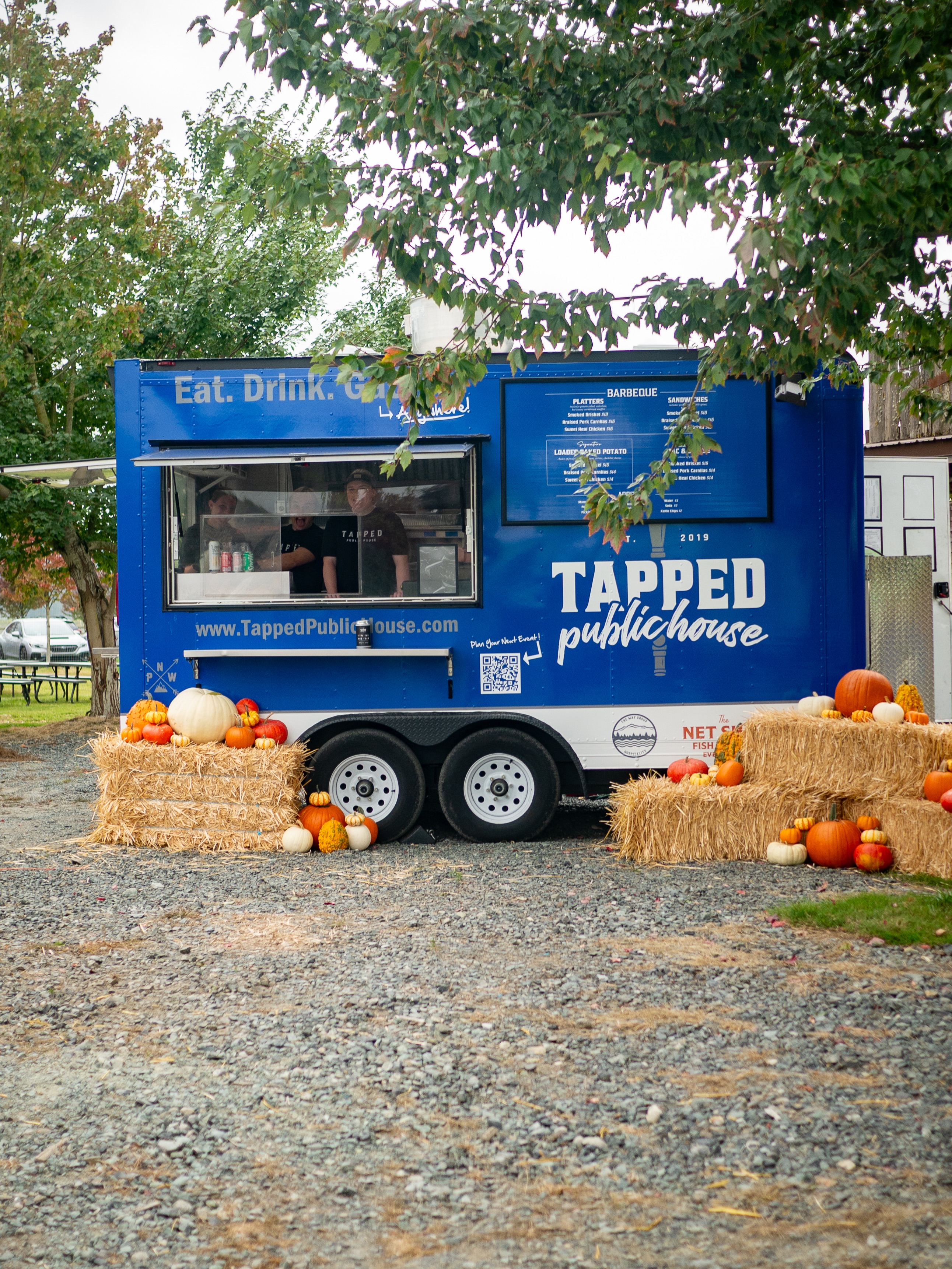 Catch us at @stockerfarms 8705 Marsh Rd, Snohomish, WA 98296 this Saturday and Sunday and every Thursday - Friday all October long 🎃
Out of our food truck we have Signature Loaded Baked Potato’s, Barbeque sandwiches & platters, and Beecher’s Mac & Cheese. Our Barbeque meats include Smoked Brisket, Braised Pork Carnitas, and Sweet Heat Chicken.
If you haven’t been to Stocker Farms before now is the time to check it out and give your family & friends a fun fall day.