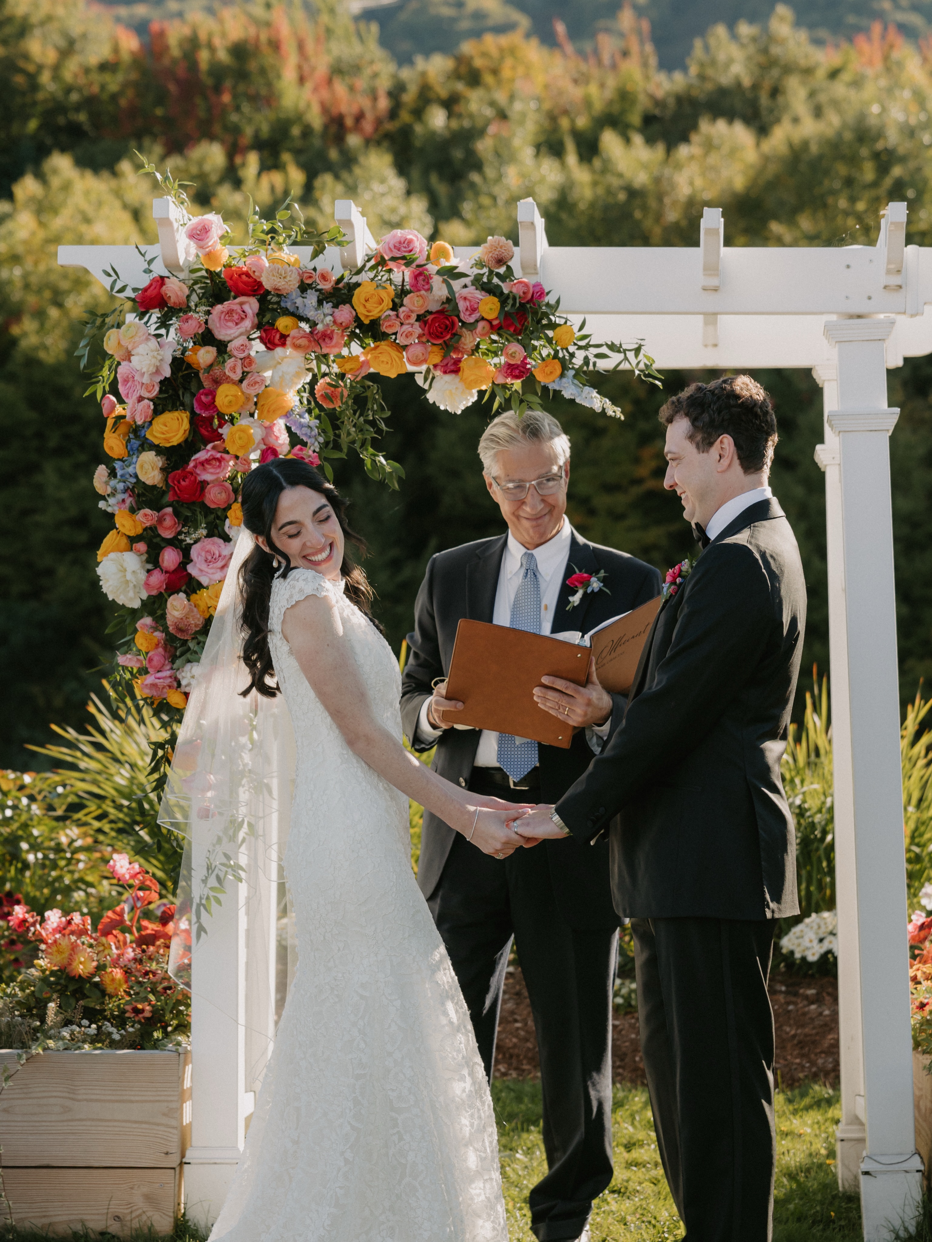 Congratulations Kat & Nick ✨ I feel so grateful that this work brings such incredible people into my life. These two are so kind, genuine, fun and SO in love, and I feel so honored to have been a part of this magical day❤️
@jaypeakresort
@msweddingflowers
@vermontweddingdj