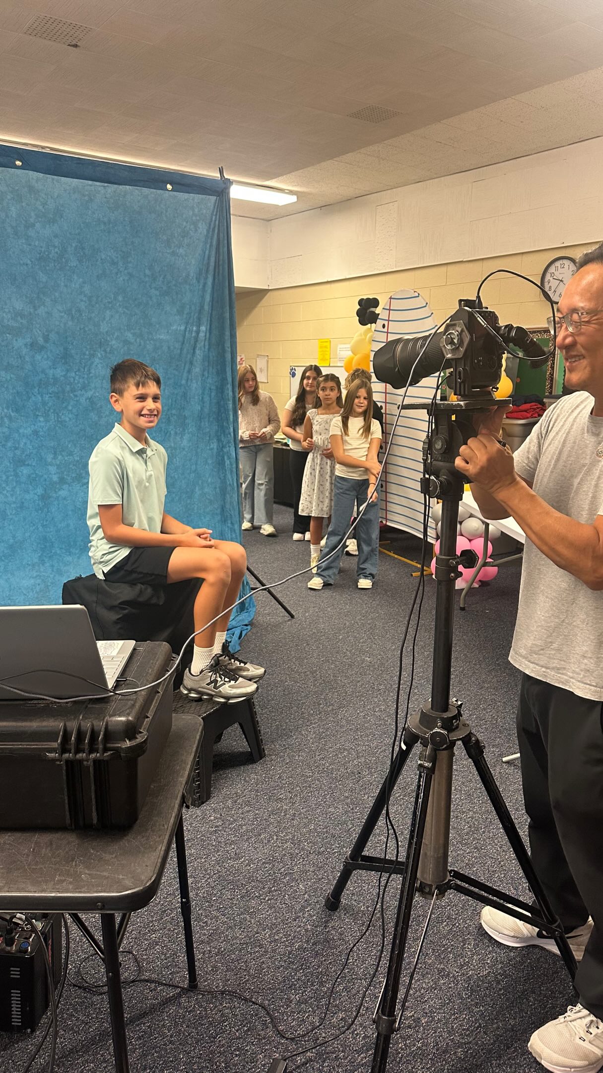 Youโre never fully dressed without a smile! ๐๐ธ๐ #PictureDay #PawsUp #chicagocatholicschools #queenoftherosaryschool