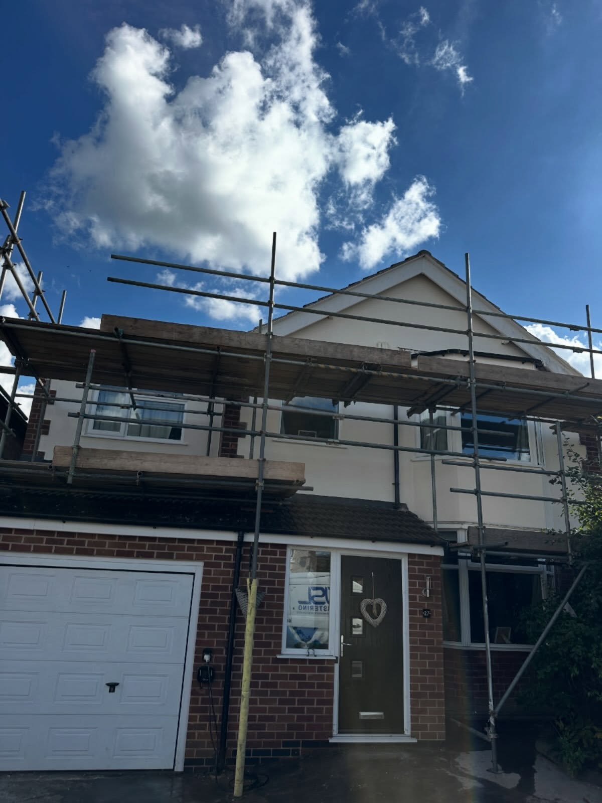 Another one completed this week…
Silicone render installed to the front of this property following the removal of existing render.
Coated in Delicate Mocha
#siliconerender #nottingham