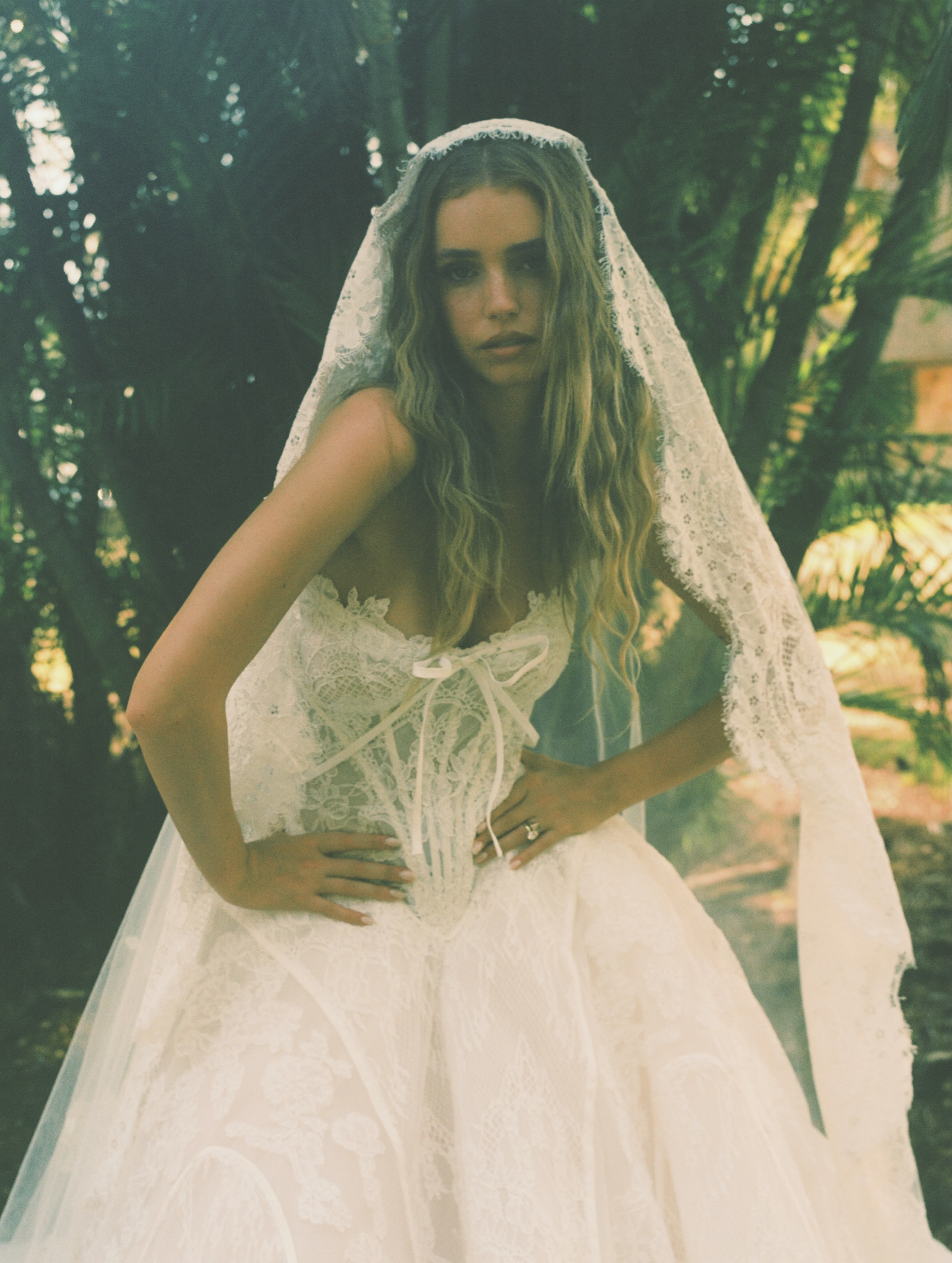 Track 5 | As Hayley said herself βthe kind of piece that quietly steals the show without ever asking for attention..β
This jaw-dropping basque waist ballgown is draped in lace, mapped out with vintage style seams and all tied together with a dainty bow⦠truly a work of art!
Select gowns from @misshayleypaige Rein collection are now available at Calvet Couture Winter Park