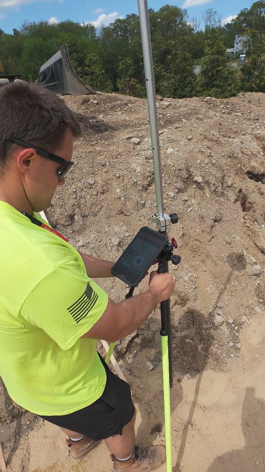 Easy work for Blaine's network rover to help layout this new leech field! And once it's all in place he can use the rover to mark whatever he wants for as builts. @leicageosystemsag X-Pad software is a full survey software with a very easy to use interface!
#leica #gps #xpad #survey #whyisyourroverpolesohigh