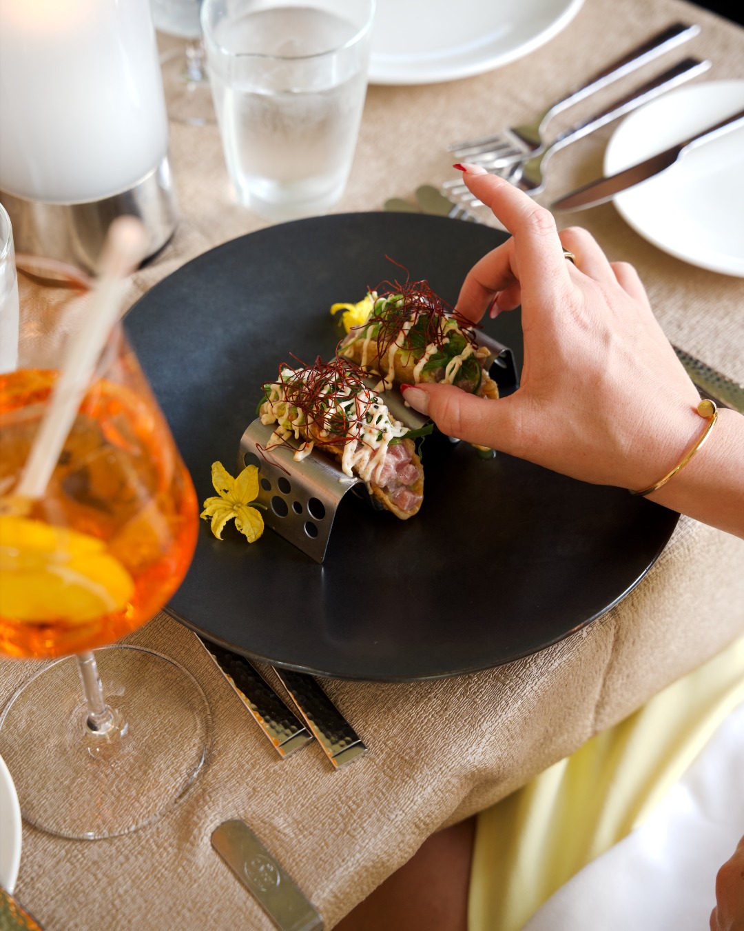 From tray to table to that first perfect bite. Luca at Caribbean Club never misses. ✨
@lucacayman
#CaribbeanClubCayman #LucaOnTheBeach #SevenMileDining #BoutiqueLuxury