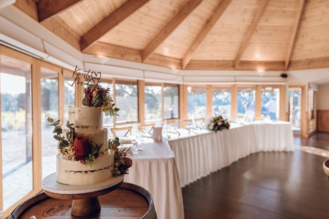 🌿 Dreaming of a countryside wedding? ✨ Look no further than Glen Erin! Nestled just under an hour away from Melbourne, our venue offers the perfect blend of charm and elegance. Picture-perfect vineyards, manicured gardens, and breathtaking views await you and your loved one. Explore our all-inclusive wedding packages and let us help you bring your dream wedding to life. Schedule a tour of our stunning grounds today!
Photography by @megandersonphotography
#glenerinlancefield #glenerin #macedonrangesfoodie #melbournewedding