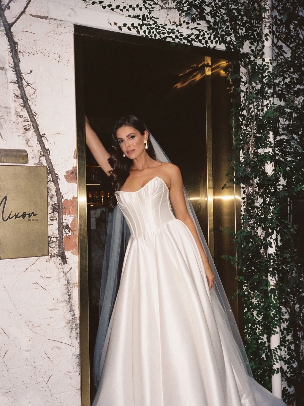 The most gorgeous structured bodice! Our stunning Falon gown π€
#jacksullivanbridal #weddingdress #bridal #australian bridal