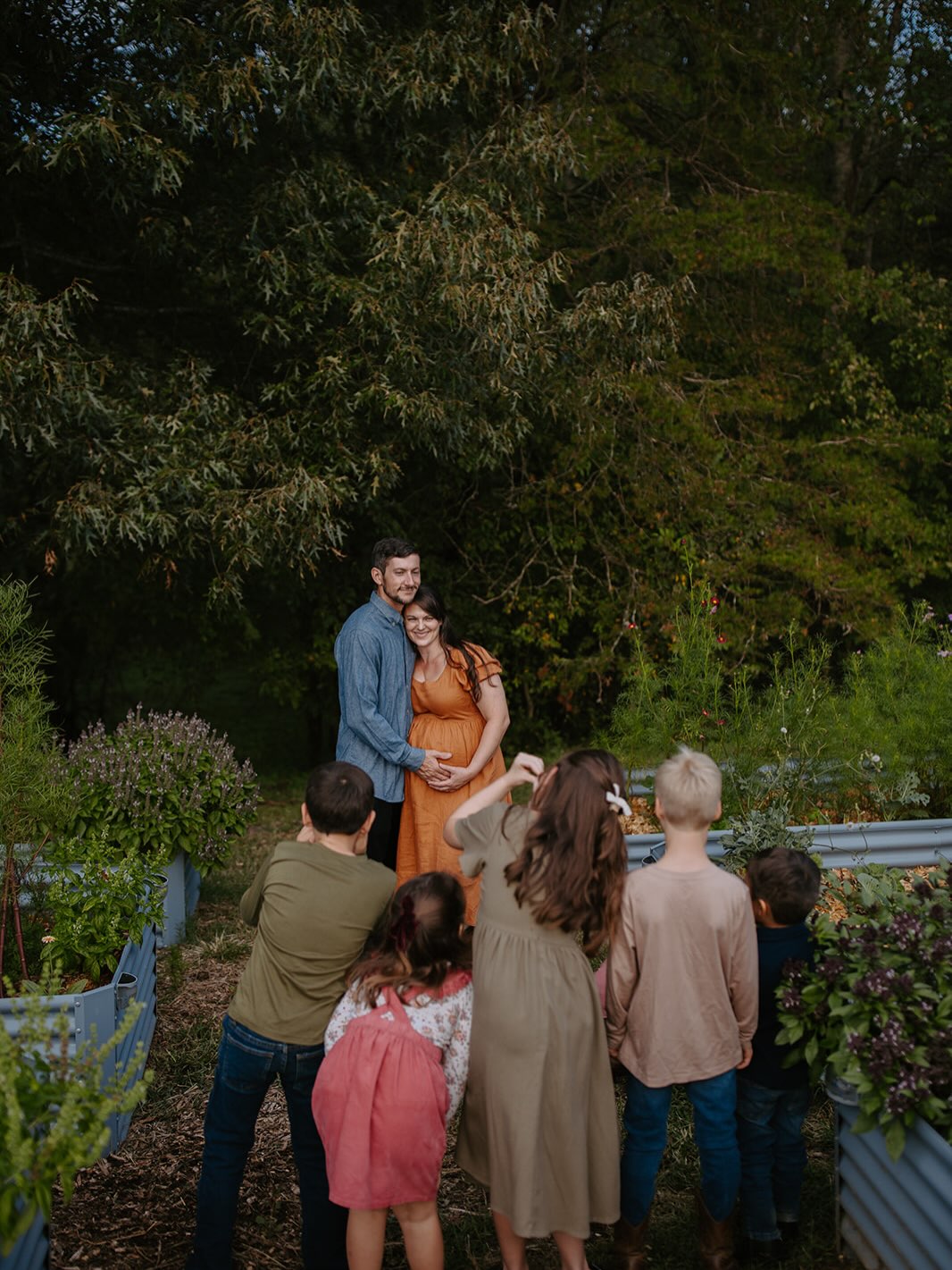 Surprise! I’m super prego & before the end of the year we will have a 7th child joining us, we are all very grateful for this new life and excited to meet him!
We have also officially left the amount of kids most people know how to comment on, when they realize I am pregnant with our 7th most can’t seem to find the words 🥂
📸 @melissajhankins 🥹