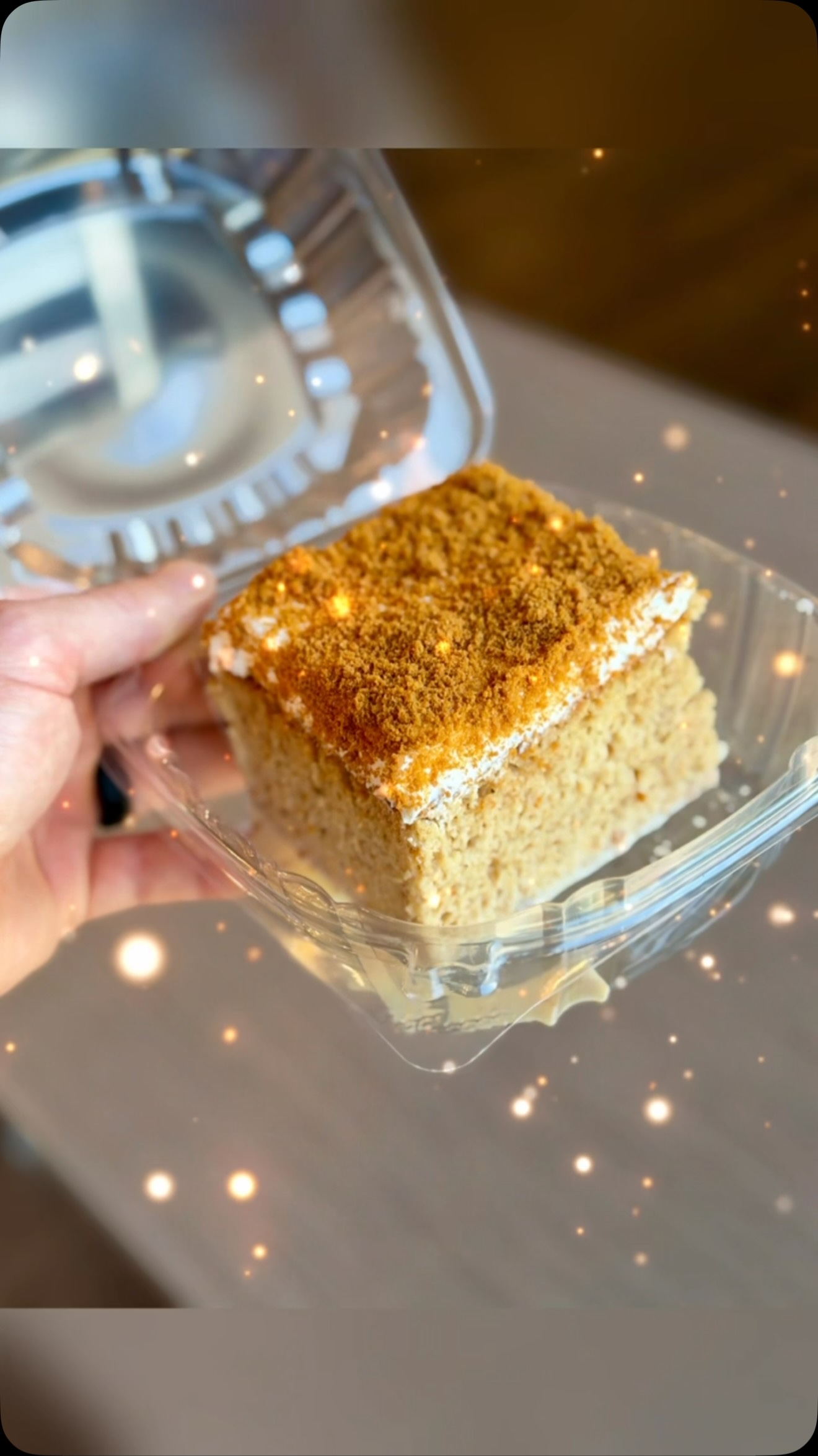 Some people get off a flight and go home. I get off a flight and make a cake. 😂✈️🍪 Biscoff Tres Leches has landed at Tio’s.
#eastgreenwichri #tresleches #shoplocal