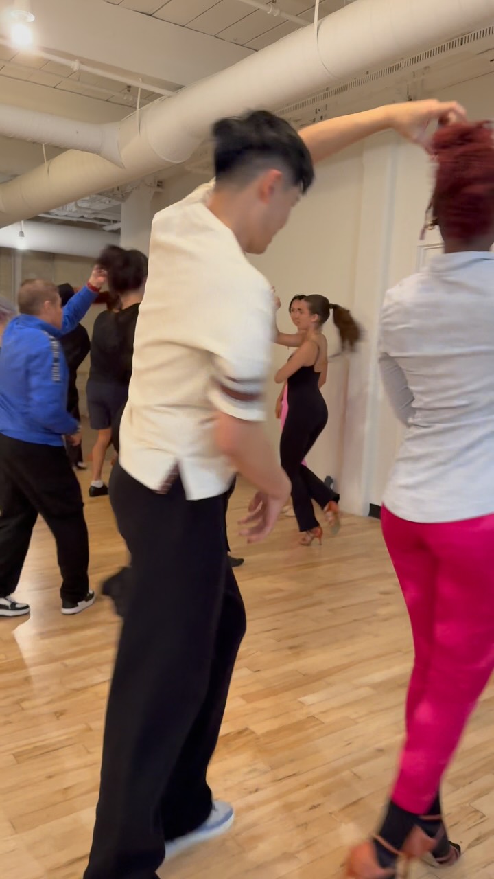 💃🕺 SALSA THURSDAYS 🕺💃
Favourite day of the week is back!!!
Join us TODAY, for an exciting evening of Salsa dancing!
Our classes are designed for all skill levels, so come ready to dance, connect, and have fun.
When: Thursdays from 7-9 PM
Where: 376 Donald St.
Schedule:
- 7 PM: Footwork Essentials
- 8 PM: Partner Work Techniques
See you on the dance floor!
#latindance #salsaexplosion #bachata #sedcwpg #dancing winnipegdance salsawinnipeg wpglatindance dropinclasseswinnipeg salsa