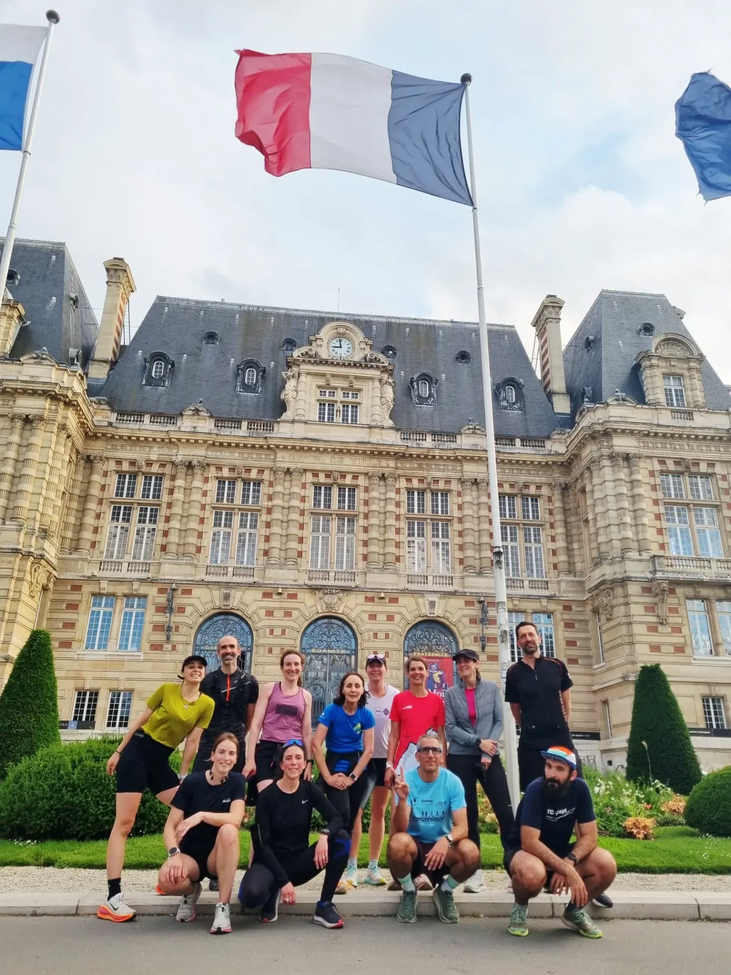🌿 VOUS AVEZ MANQUÉ LE FORUM DES ASSOCIATIONS ? CE N’EST PAS GRAVE !
Chez Keepfit Outdoor, il n’y a pas de saison pour commencer.
Nos inscriptions sont ouvertes et vous pouvez rejoindre nos groupes tout au long de l’année.
Que vous soyez débutant, non-sportif, en reprise d’activité ou sportif confirmé, vous avez votre place dans notre communauté.
🏃 Run & Renfo
🥾 Marche Nordique
🌳 Des séances majoritairement en extérieur
👥 Des groupes accessibles à tous les niveaux
🎓 Des coachs professionnels pour vous accompagner et vous faire progresser
🤝 Une communauté locale, conviviale et bienveillante
Pas besoin d’attendre janvier et ses bonnes résolutions. Pas besoin non plus d’être « en forme » avant de venir.
Vous venez comme vous êtes, avec votre niveau et vos objectifs.
Nos coachs sont là pour adapter, conseiller et vous permettre de progresser à votre rythme, tout en profitant de l’énergie du groupe.
📍 Versailles et alentours
🎁 Envie de découvrir Keepfit Outdoor ? Venez tester une séance !
👉🏻 Cliquez sur le lien en bio
La meilleure période pour commencer ? Quand vous en avez envie. 🌿
L’équipe Keepfit Outdoor
#keepfitoutdoor #versailles #sportversailles #runningversailles #marchenordique