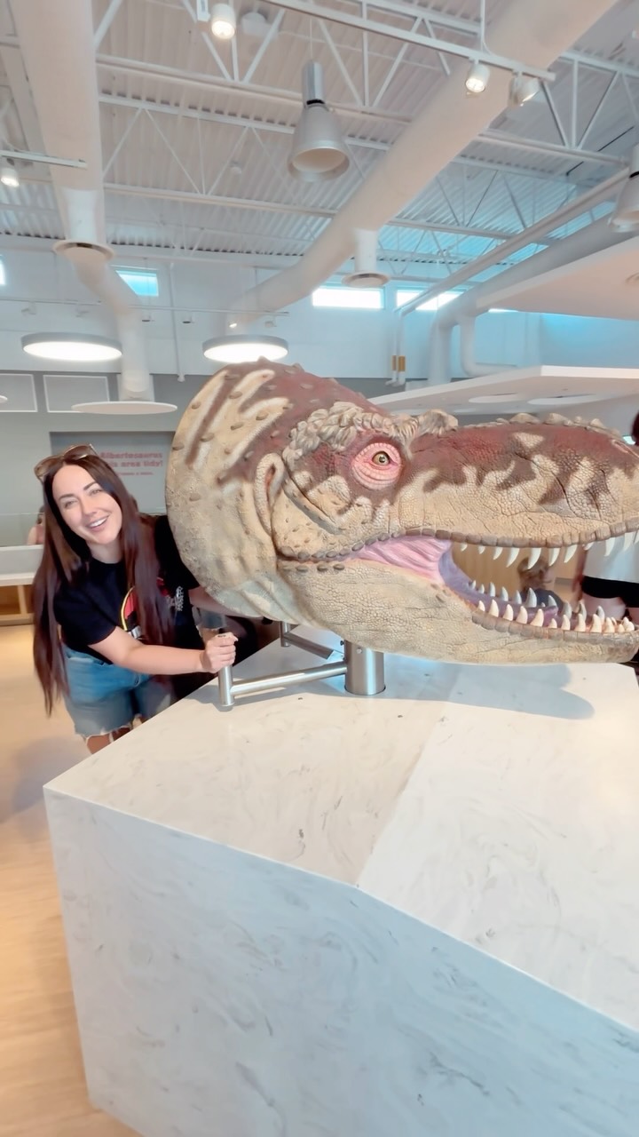 Reliving the happiest day of my life 😄🦖 complete with Jurassic Park soundtrack of course. @royaltyrrell museum did not disappoint!
Thank you @moselledance and @nicolebelly.dance for making this dream come true 🥹 love you both so much!
#dinosaurs #royaltyrellmuseum #jurassicpark #dinosaurnerd #dinosaur