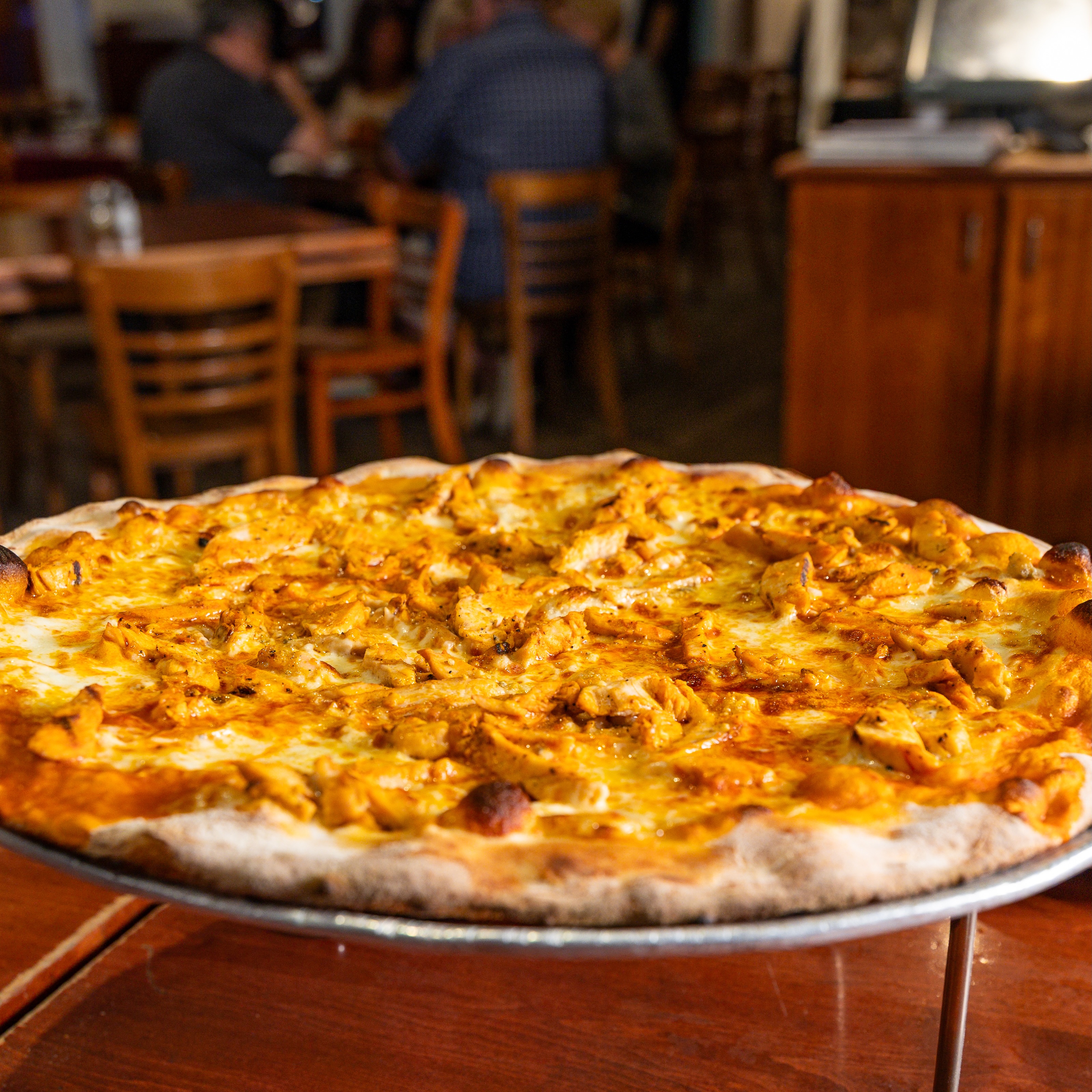 Buffalo chicken and pizza just make sense. 🍕🔥
Our Buffalo Chicken Pizza is topped with grilled chicken tossed in mild buffalo sauce, mozzarella, and fresh bleu cheese crumbles. #JohnsPizzeriaNYC
📍260 W 44th St New York, NY 10036
#buffalochickenpizza #nycpizza #timessquare #nyceats