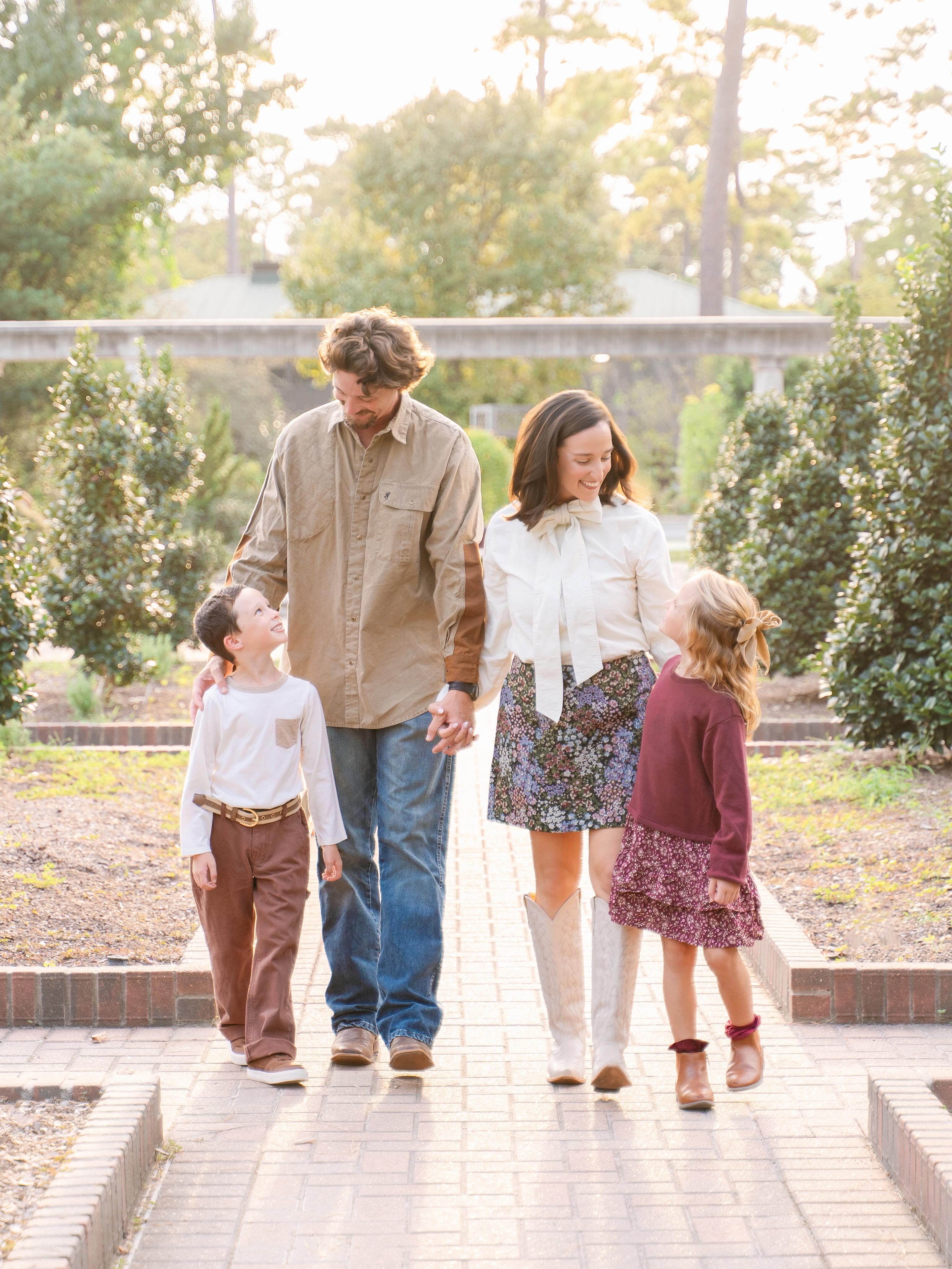 What a perfect evening for the first mini session of fall! Now if only we could get some cooler weather 😅 Can’t wait to share more from tonight’s Family Mini’s 🤍
NW Houston Photographer | Family Photography | Cypress, TX | Mini Session