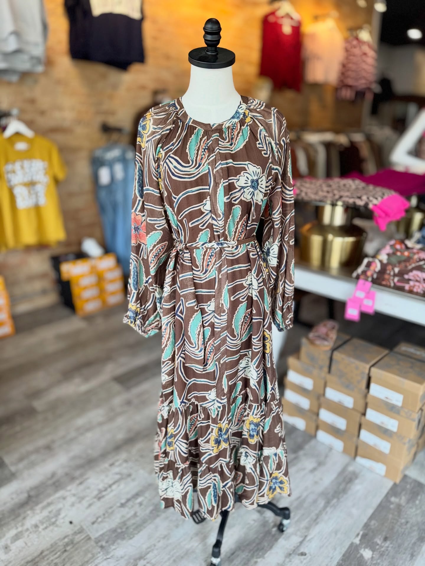 Do you have fall family photos coming up? 📸Perhaps a trip to the pumpkin patch? 🎃
Wondering what to wear?
We have some beautiful fall maxi dresses that will fit the bill! Oh, and this one… she’s got pockets! 👏👏👏