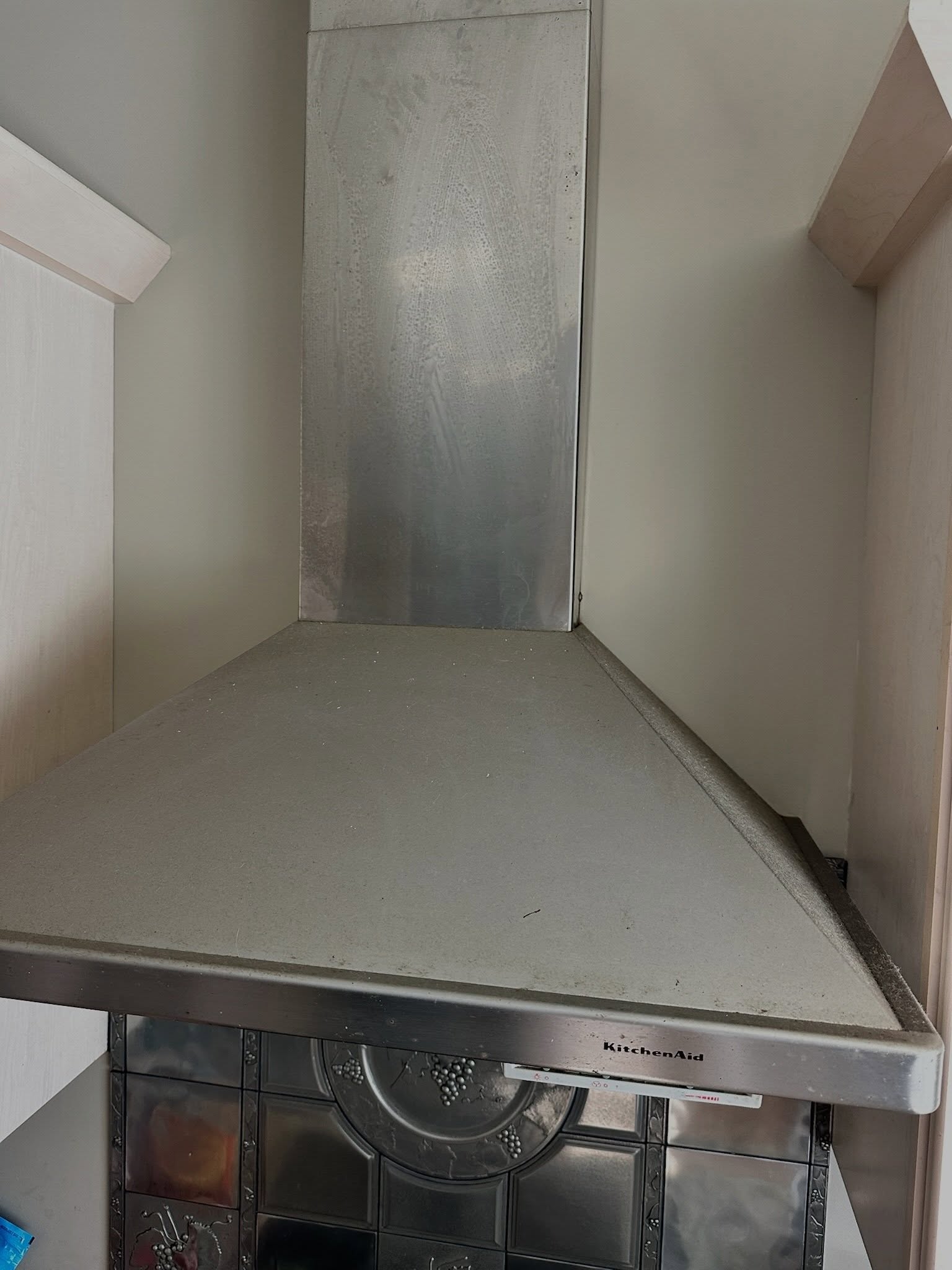Today’s Transformation brought to you by Charity!
Stove hoods can collect some seriously stubborn grease and buildup …. But that’s what a Deep Clean is for!
A little elbow grease, attention to detail, and a whole lot of Spruced Up magic.
Great job, Charity! 👏
Learn More About Us:
https://www.allsprucedupcleaningco.com
📲330-397-2815