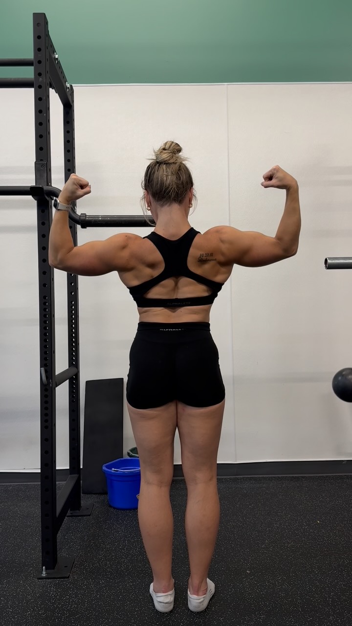 Get home safe, it’ll be a bumpy ride.
#womenwholiftheavy #backflex