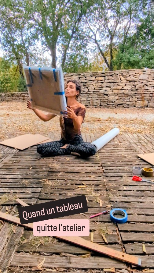 Que se passe-t-il lorsqu’un tableau quitte l’atelier ? 📦
Avant de rejoindre sa nouvelle demeure,
l'œuvre est préparée et emballée avec soin :
certificat, documents,
plusieurs couches de protection et un emballage renforcé.
Parce qu’après avoir pris soin de le créer, je tiens tout autant à prendre soin de son voyage. 🤍
Jusqu’ici, aucun souci à l’arrivée…😊
#PeintureContemporaine #artistlifestyle #ArtCollector #coulissesdartiste #peinturesurcommande