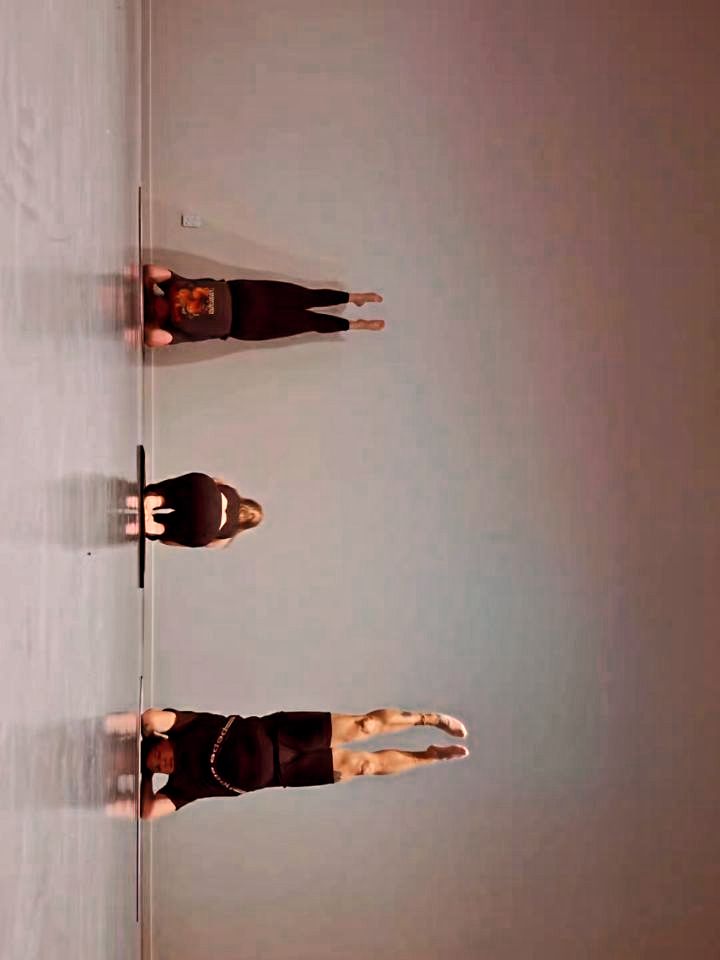 An inversion a day keeps the dr away π€Έπ€ΈββοΈπ€ΈββοΈ
Getting your feet above your head and your head below your heart does amazing things for your immune system, lymphatic system, nervous system, digestive system, and all the other systems
π«π«π§
Do it with friends and the dopamine hits keep coming! Not to mention high levels of FUN, strength building, confidence boosting, and spirit lifting! πͺπ―ββοΈβ¨οΈ
Our next Inversion Workshop is
Sunday 18th October
9:30 -10:30am beginners to intermediate
10:30-11:30am intermediate to advanced
Learn how to balance safely.
Build a firm foundation.
Add layers.
Freestyle & tricks.
$30 for one class
$50 for both
Message to book π€ΈββοΈπ€ΈββοΈπ€Έ
#inversion
#upsidedown
#thefitmethod
#fun