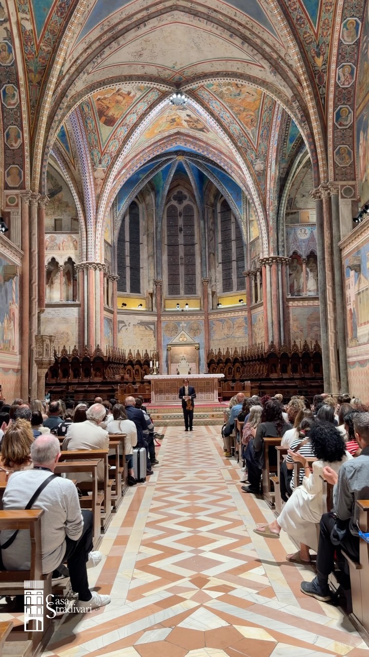 Suonare lo Stradivari “The Angel” - ex Madrileño 1720, battezzato “Violino della Pace” dal Cardinale Gianfranco Ravasi, nella Basilica di San Francesco ad Assisi ha avuto per noi un significato unico e profondo.
Un grazie di cuore al Comune di Cremona, agli organizzatori del WTE Assisi 2026 e alla Basilica di San Francesco.
La musica è un linguaggio universale portatore di speranza, unione e solidarietà, proprio come gli insegnamenti di San Francesco. Questo violino speciale si è sentito davvero a casa là dove questi valori vengono custoditi, perpetuati e promossi ogni giorno.
~
Playing the Stradivarius “The Angel” - ex Madrileño 1720, baptized as the “Violin of Peace” by Cardinal Gianfranco Ravasi, inside the Basilica of Saint Francis in Assisi held a truly unique and profound meaning for us.
Our heartfelt thanks go to the City of Cremona, the organizers of WTE Assisi 2026, and the Basilica of Saint Francis.
Music is a universal language that carries hope, unity, and solidarity—much like the teachings of Saint Francis. This special violin felt truly at home where these values are cherished, preserved, and promoted every day.
#FabriziovonArx #CasaStradivari #Cremona #AntonioStradivari