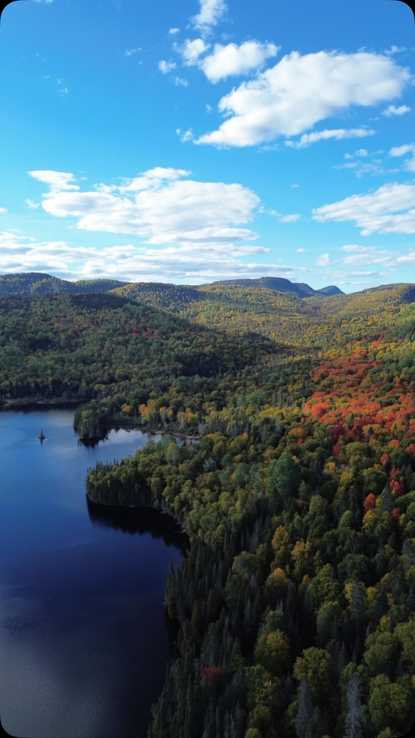 Québec, Côte Nord, 26 septembre 2026
Quand on n’observe pas les baleines, canoë sur les lacs ! 😀 https://www.contrees-sauvages.com/côtenord-observationbaleinesurlesaint-laurent