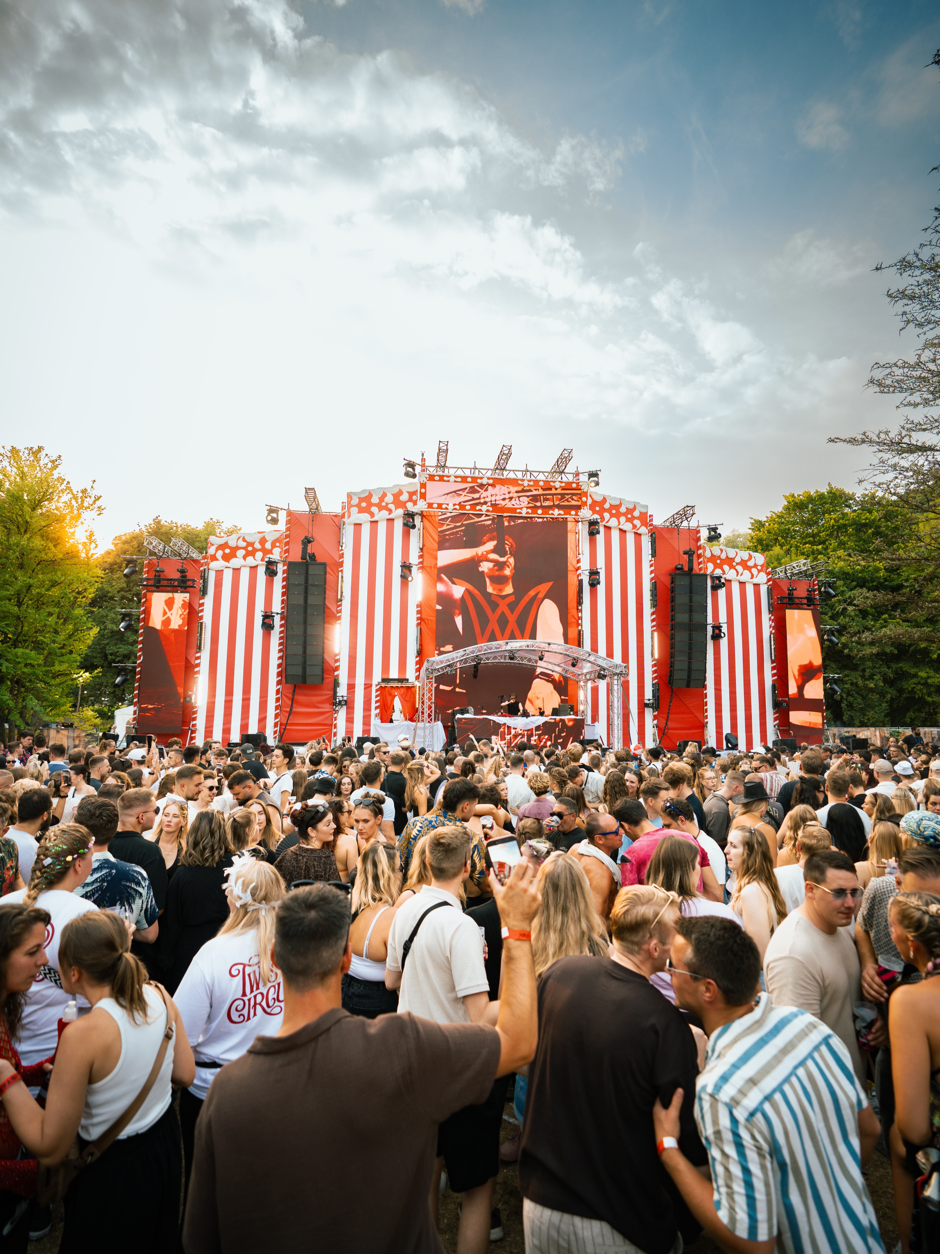 @ferikfestival | TWISTED CIRCUS | 2026 | FESTIVAL | ENNEPETAL | KLUTERTBAD | FACHPLANUNG | DESIGN | OPERATING
📸: Julia Hoffmann, Andre Jüdicke
#ferikfestival #festival #edm #dancemusic #butan