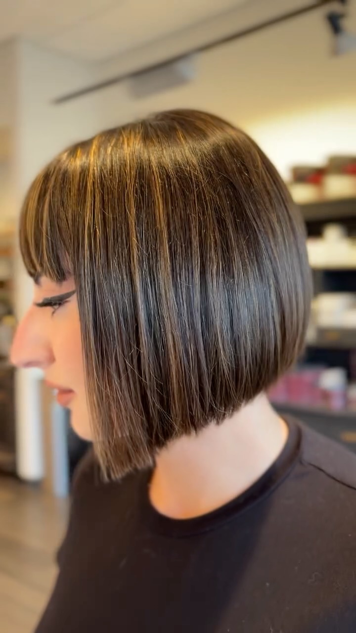 Consider this your sign to make the chop. ✂️🍁
The perfect bob for your fall refresh. Book your appointment now your hair will thank you