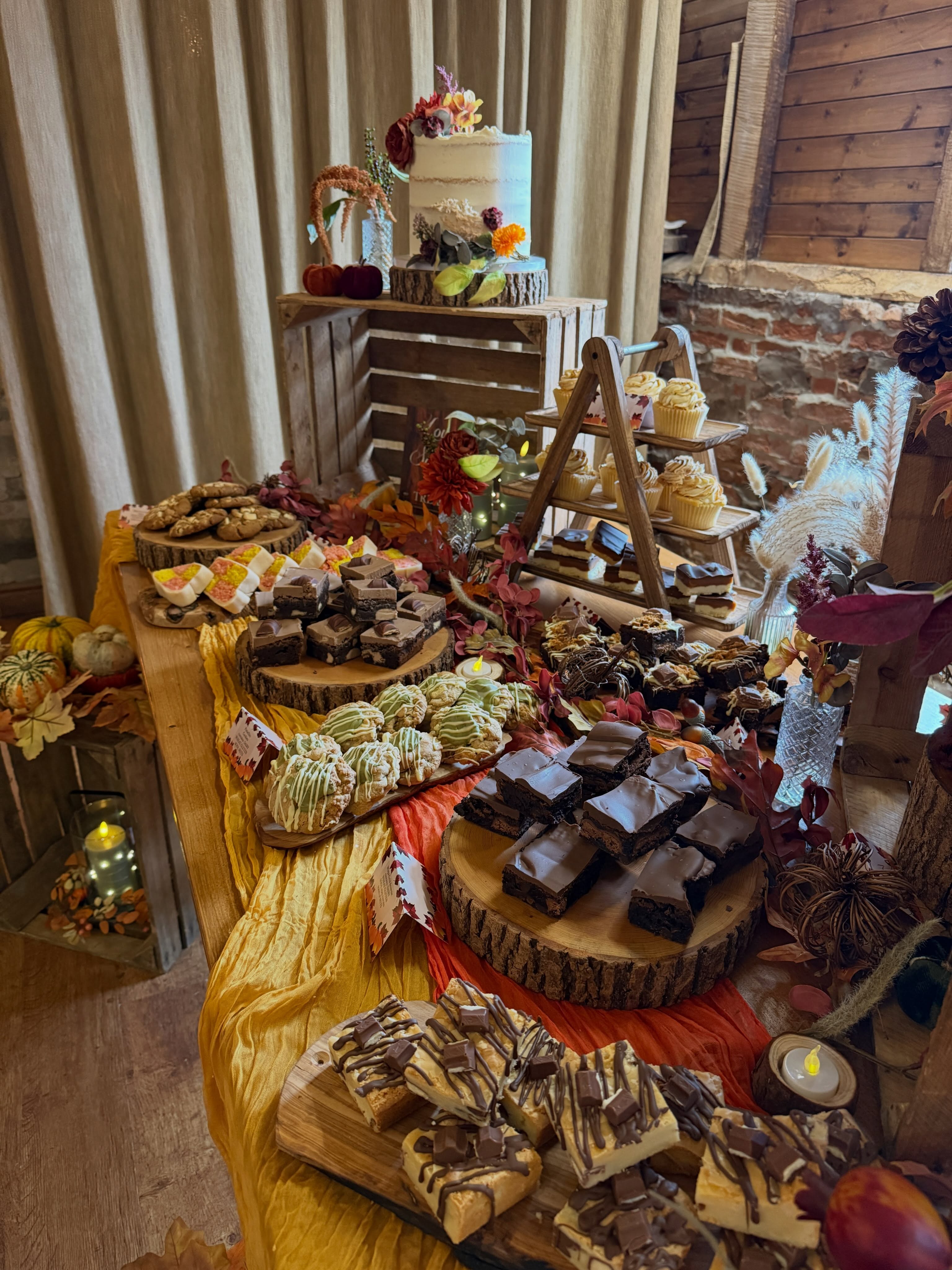 Todays dessert table
Packed with brownies, blondies, cookies, cupcakes and cutting cake, all styled with a rustic theme with autumn florals, pumpkins and warm seasonal tones. The perfect sweet spread for an autumn themed wedding 🍂🎃🍁
#autumndesserttable
#grazingtable #autumnwedding #dessertsofinstagram
#2027weddingcakeinspo