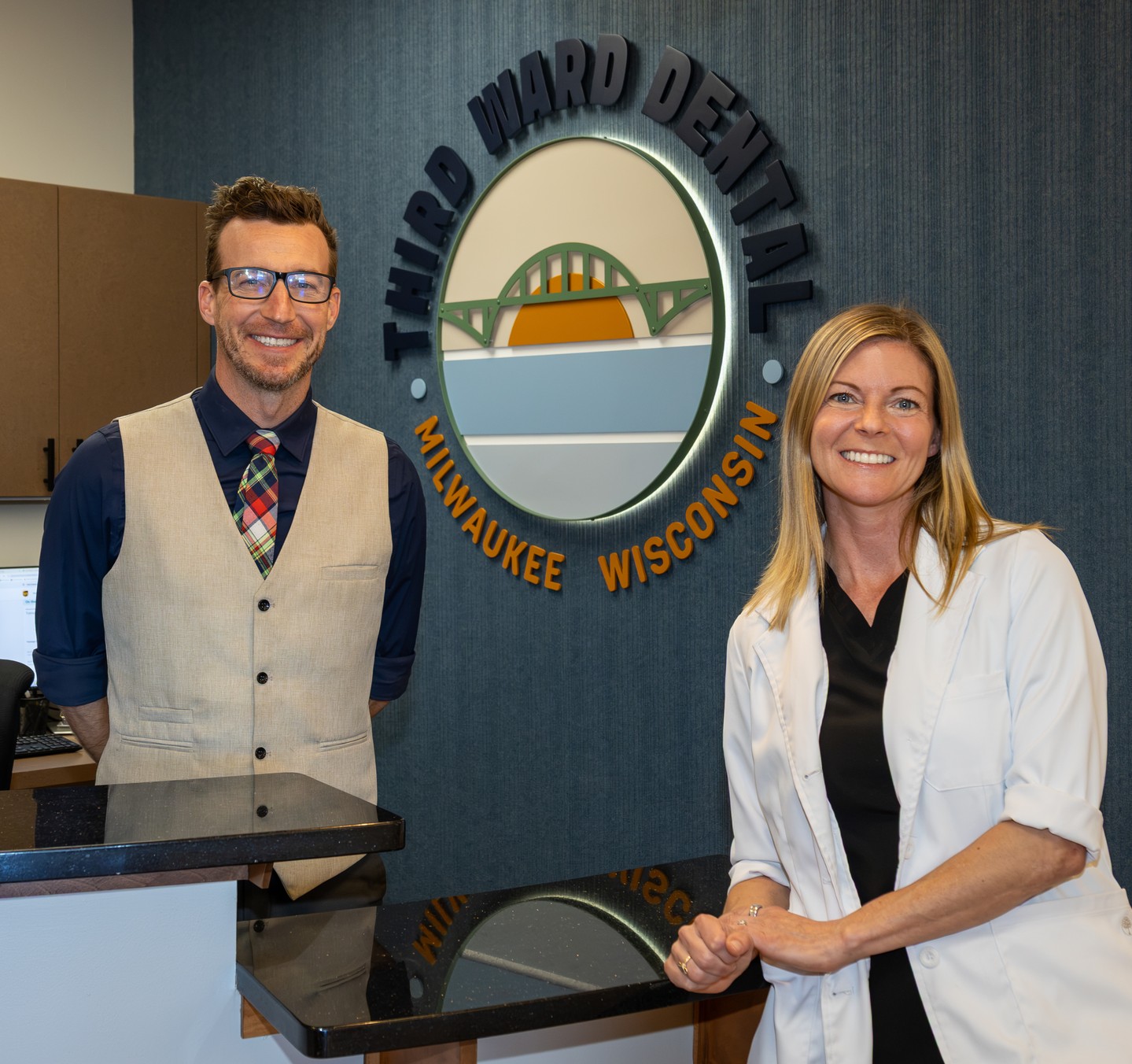 Getting our million dollar smile on at @thirdwarddental ๐คฉ ๐ฆท โจ๏ธ
Dr. Sarah Blair and her husband Mark โ who co-owns @thirdwarddental with Dr. Blair โ have given the dentistry office a shiny new perspective ๐
Located inside the historic Phoenix Building at 219 N. Milwaukee St., the practice received new window treatments, fresh paint, warmer lighting, and additional greenery as part of a refresh designed to create a more welcoming environment for patients ๐ฟ
๐ธ: @erichalvie