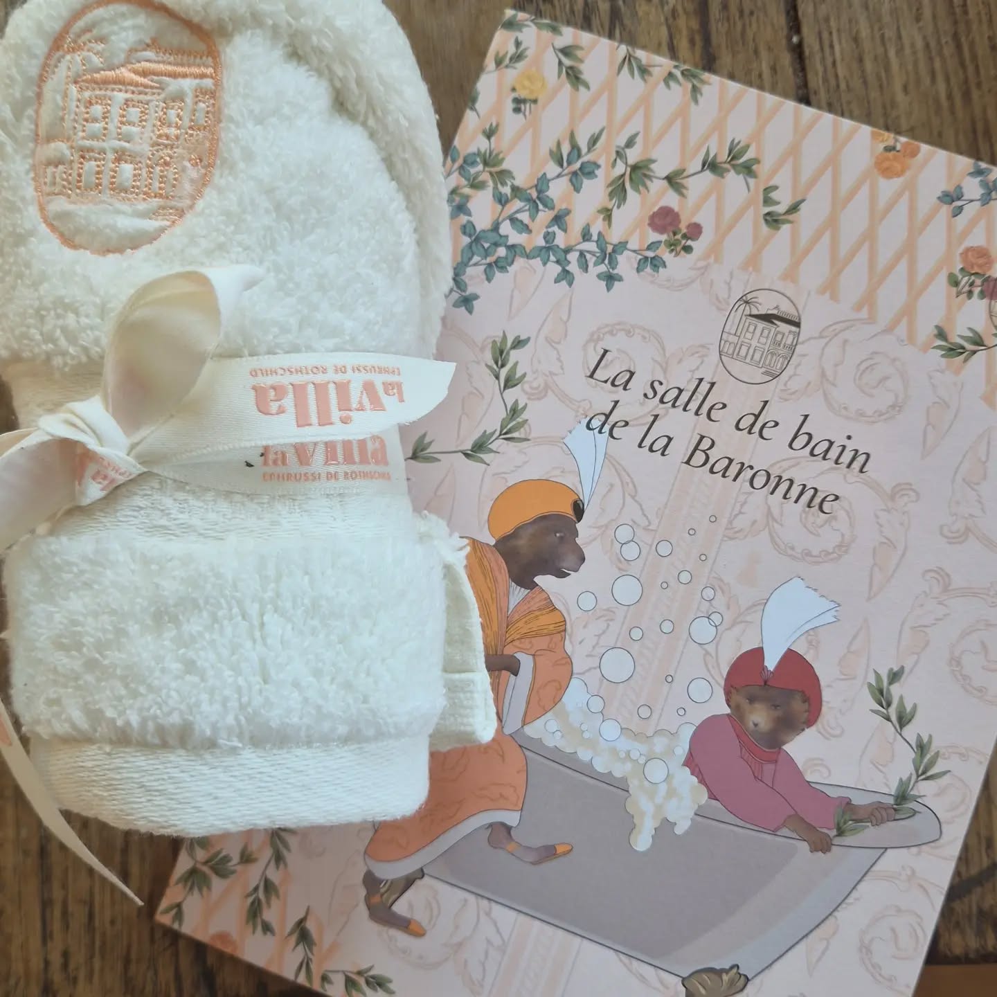 ✨ Une soirée hors du temps… pour une belle cause.
Quelle chance d’avoir pu participer hier soir au Grand Bal des Années folles de la @VillaEphrussideRothschild !
Un lieu exceptionnel, une atmosphère absolument magique, une élégance folle, un dîner magnifique… Le temps d’une soirée, la Villa nous a véritablement transportés dans l’effervescence des Années folles. ✨🥂
Mais derrière la fête se trouvait surtout une belle cause : contribuer à la restauration du mobilier de la salle de bain de la baronne Béatrice de Rothschild et ainsi participer à la préservation de ce patrimoine extraordinaire.
Un immense bravo et toute ma gratitude à celles et ceux qui ont rendu cette soirée possible, avec une pensée particulière pour Muriel Mayette-Holtz, ainsi que pour toutes les équipes mobilisées autour de cet événement - Nina Bellin, responsable du mécénat et des partenariats.
Merci également à Claire Chazal, marraine de cette édition, Stéphane Bern, son parrain, et au chef Denis Fétisson, qui ont contribué à faire de cette soirée un moment si particulier.
Je repars avec des étoiles plein les yeux et le sentiment d’avoir vécu l’une de ces soirées rares où la beauté, la convivialité et la préservation de notre patrimoine se rencontrent. 💫
Merci pour ce moment exceptionnel. 💗
#VillaEphrussiDeRothschild #GrandBal #AnneesFolles #SaintJeanCapFerrat #Patrimoine Mecenat CoteDAzur Gratitude FrenchRiviera