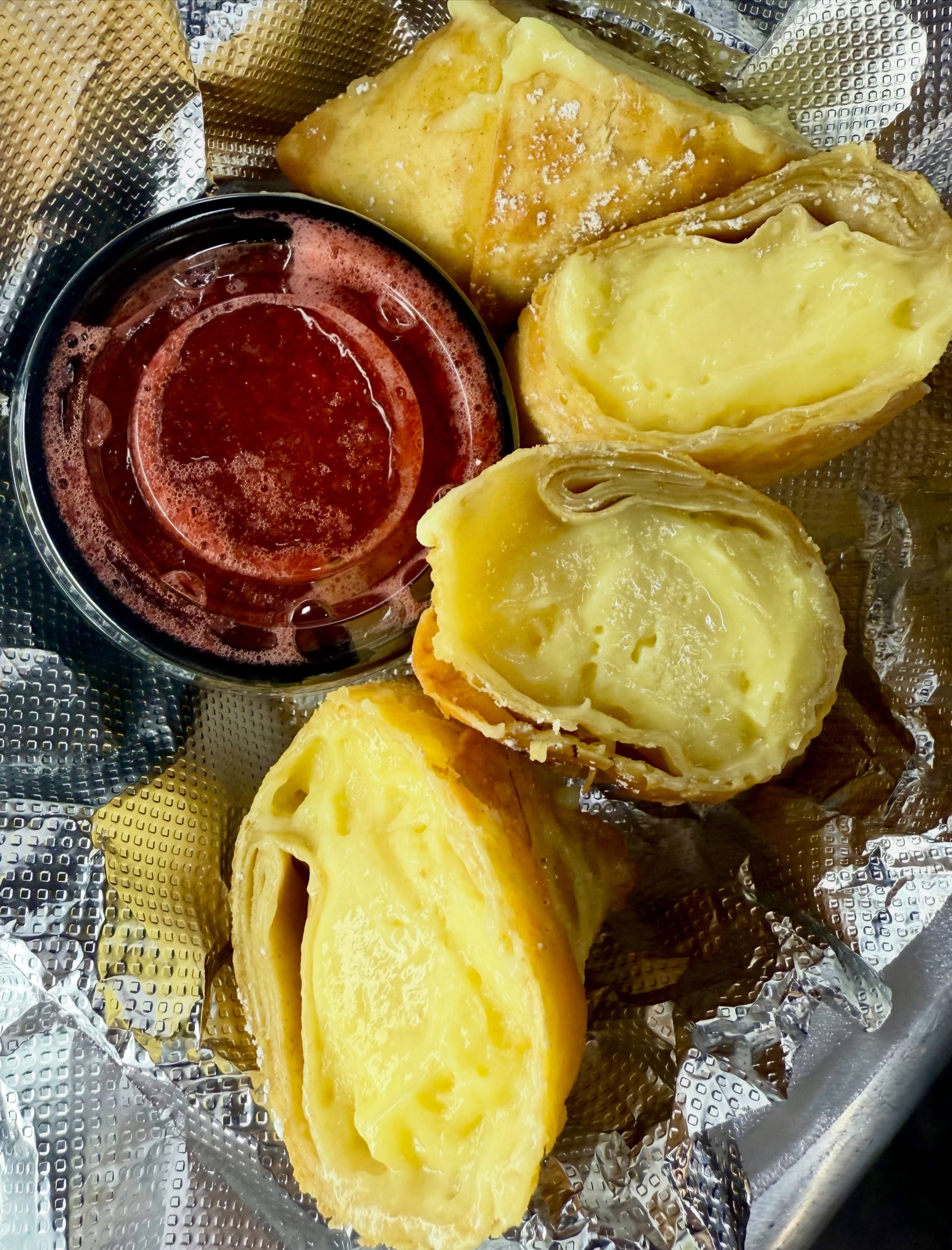 🍒CHEESECAKE EGGROLLS ARE BACK!🍒
You asked nicely & waited patiently…Today is the day!
2 hand rolled eggrolls with cheesecake filling, dusted with powdered sugar, & served with cherry dipping sauce. Get ‘em while they last! ☀️OPEN 11am-8pm Tuesday-Saturday for takeout & delivery!