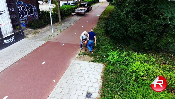 ~ Rits Rats Routeborden ~
We zagen het al in het regionale nieuws: de komst van de F12 doorfietsroute tussen Utrecht en Woerden.
Wij plaatsten zes aluminium DORborden met full-colourprints langs deze route.
Wij plaatsten ze op stalen palen. En zetten die vast in de grond met snelbeton.
Je vindt twee borden in Utrecht, twee in Harmelen en twee in Woerden.
Zet 'm op. Op de fiets!
Routeborden?
Op Rits Rats kun je rekenen.
#beletteraar in Utrecht #foliespecialist #dibondborden #routeborden #straatmeubilair