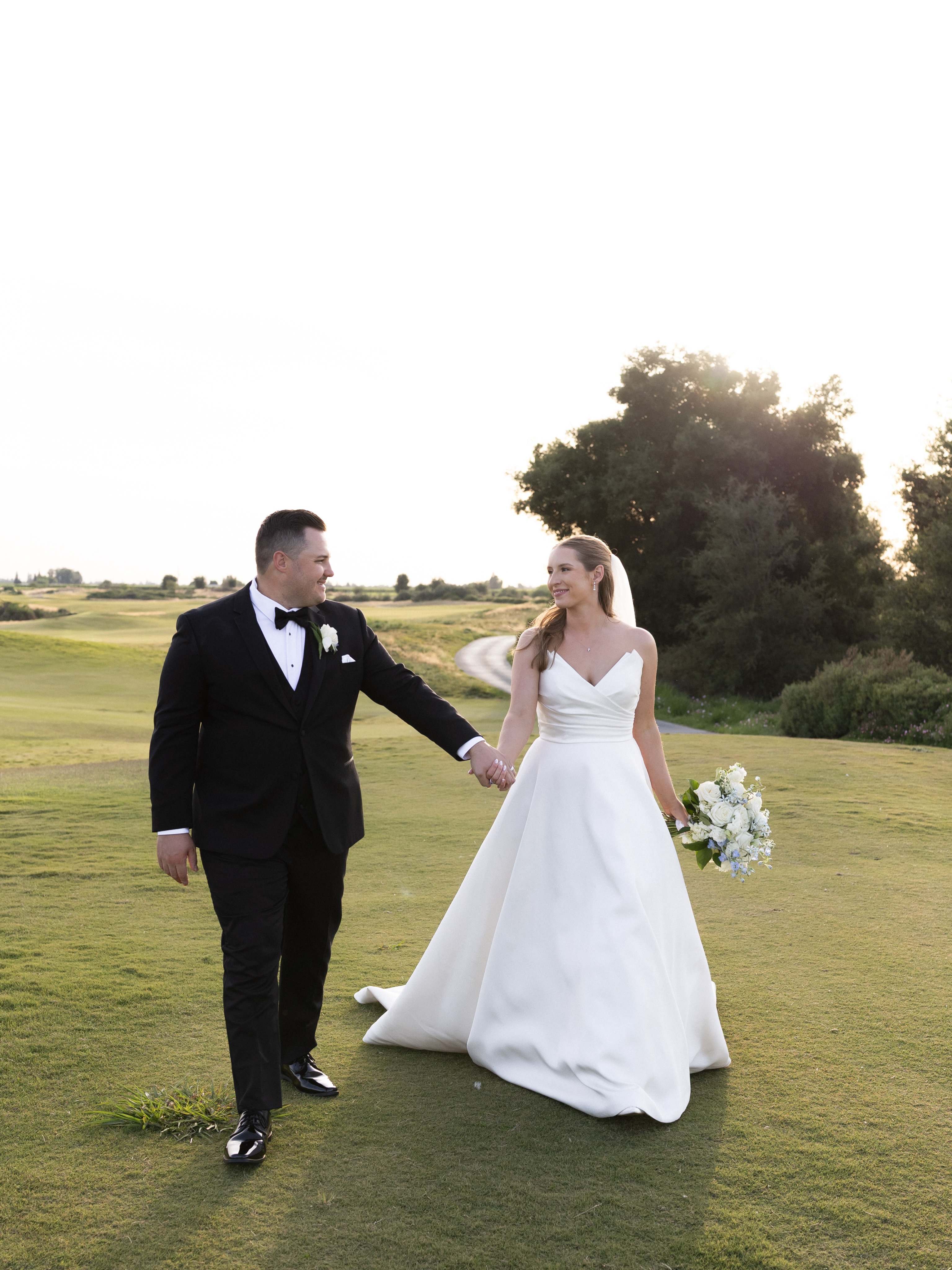 A love story turned into a wedding day 🤍
So happy for you two 🤍
.
Photography @maksmaaksphoto
Bride @delaney.irene
Bridal look @marehcouture
Venue: @ridgecreekdgc
Floral: @bermansflowergirl
Makeup: @evolvewithemazing & @jessbeauty____
Hair: @alicartesalon
.
.
#marehcouturebridal #marehcouturebride #marehcouture #weddingday #weddingdress