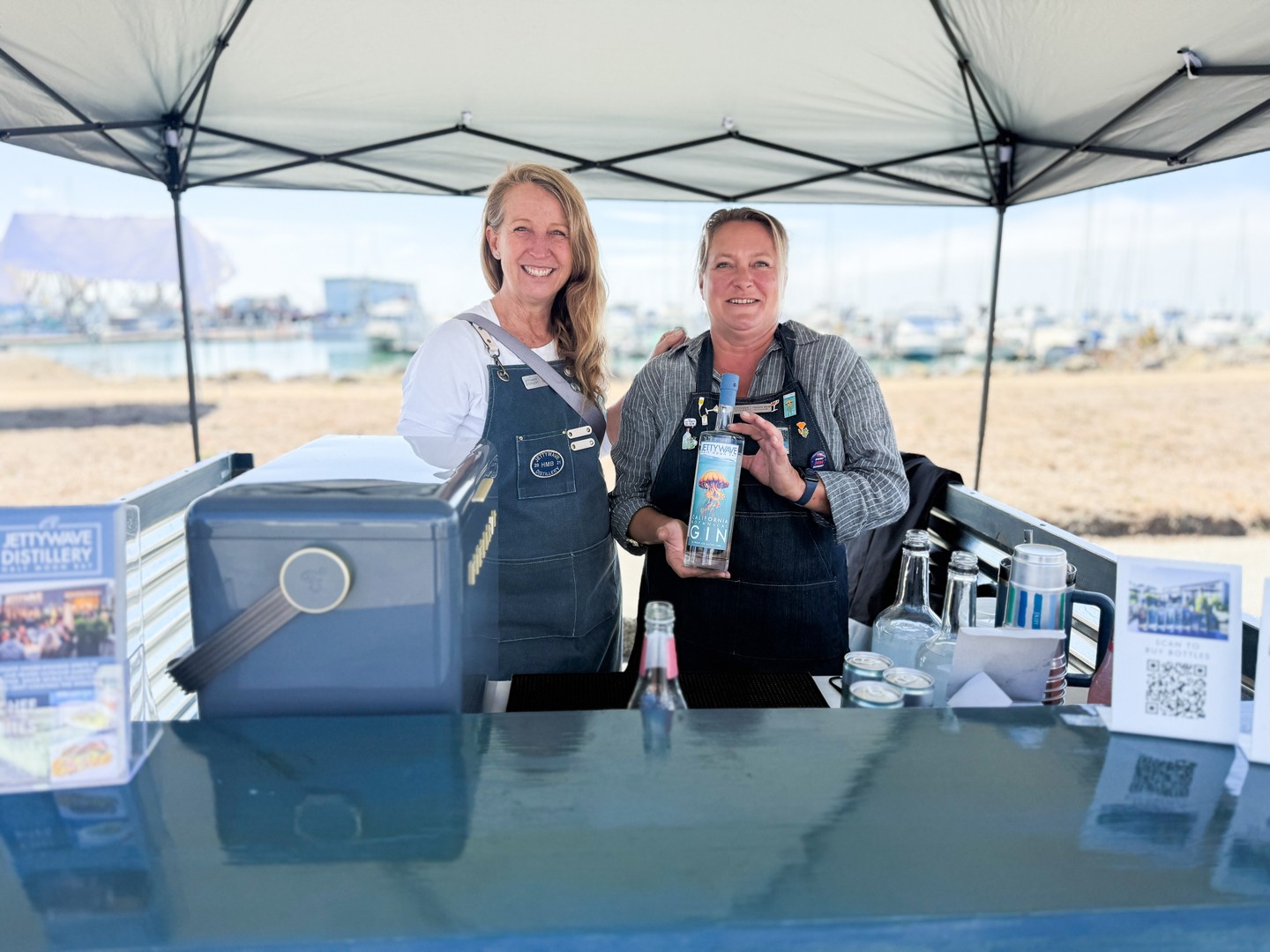 Such a fun day pouring cocktails at CEF's annual Coastside Cornhole Tournament!
It was a great turnout and we loved chatting with old friends and introducing new ones to Jettywave's spirits. The fog stayed off the coast, the skies were blue above and the competition was fierce!
Big shout out to @corrine_bucher and her team @cefcoastside and @coastside_cornhole for putting together another amazing event!
As part of our 'Sip and Support' program, 100% of Jettywave's sales were donated to the Cabrillo Education Foundation!