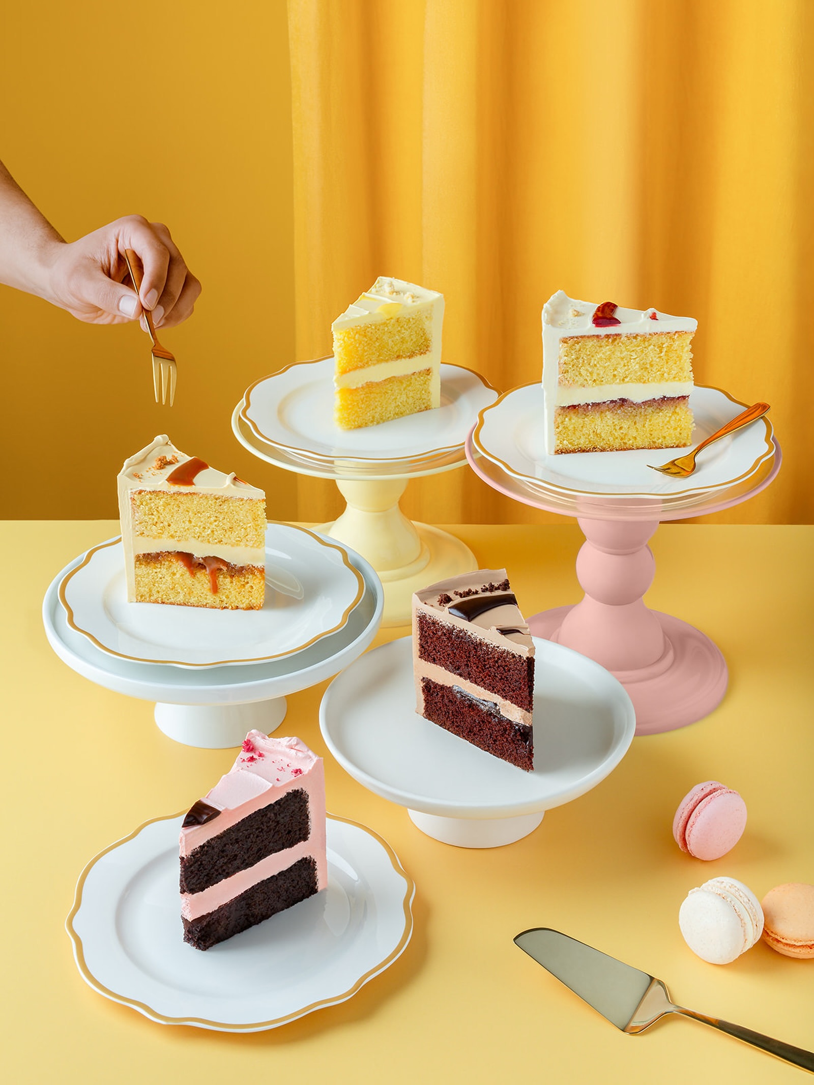 Sometimes I’m a:
🍰Classic Victoria
🍫Chocolate Fudge
🍮Salted Caramel
🍋Lemon Sugar
🌱Chocolate & Raspberry (vg)
The classic range, created out of our most popular flavours. Which one are you choosing?
#buttercreamcakes #saltedcaramel #chocolatefudgecake #lemoncake #chocolateraspberry